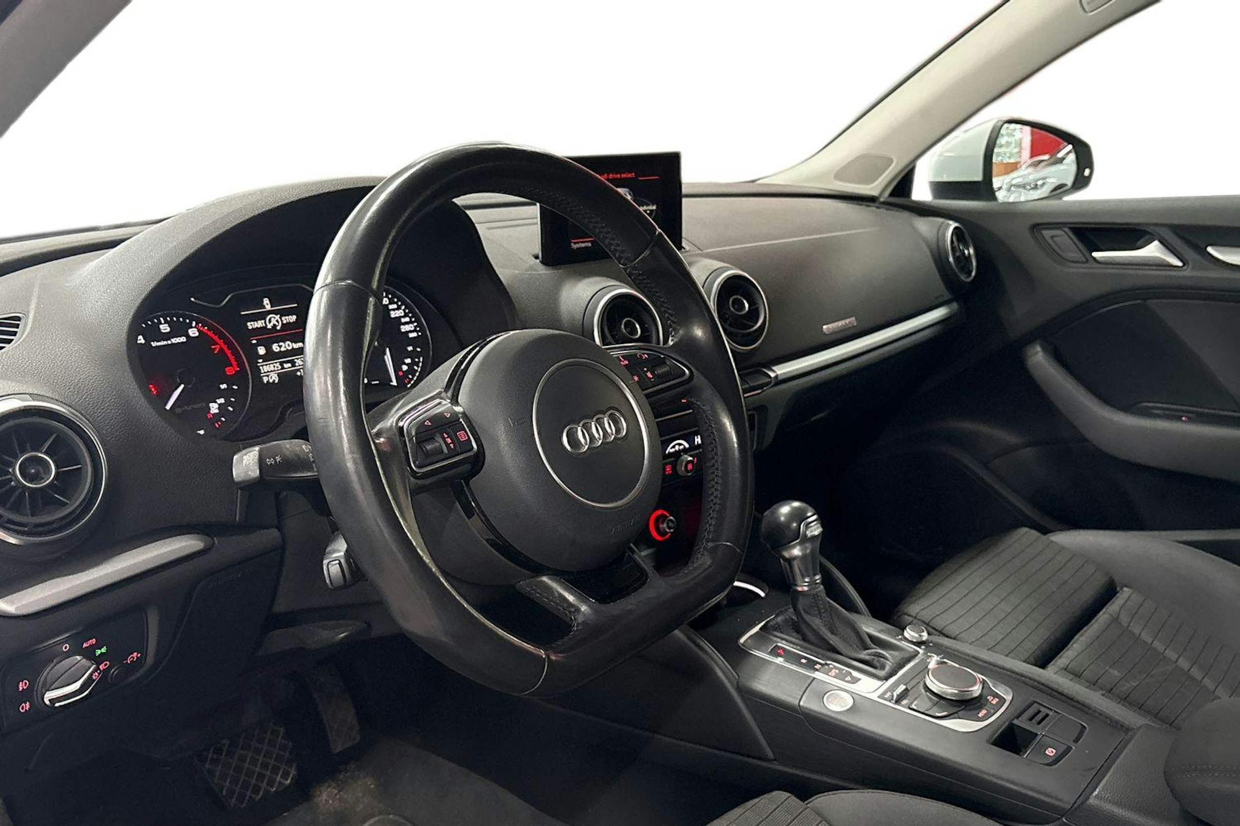 Valkoinen Audi A3 2016 kuva 7.