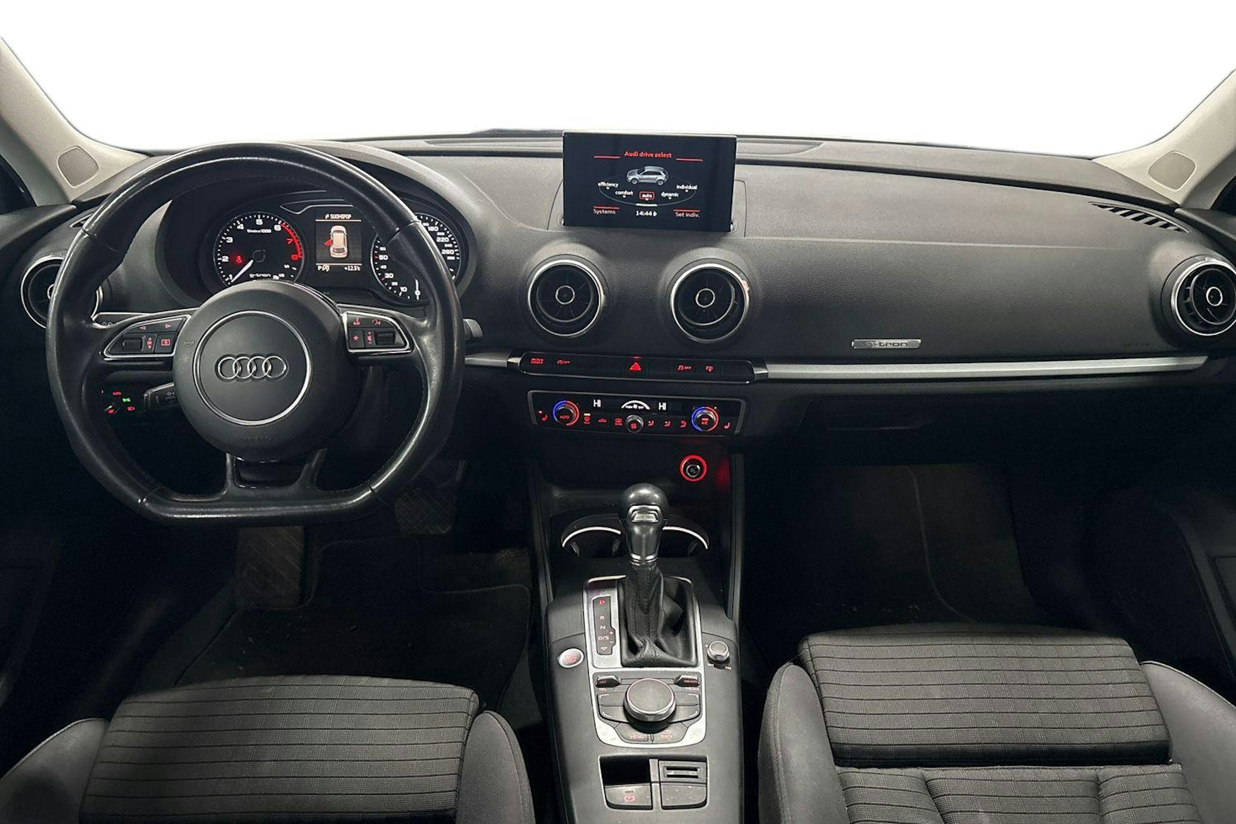 Valkoinen Audi A3 2016 kuva 9.