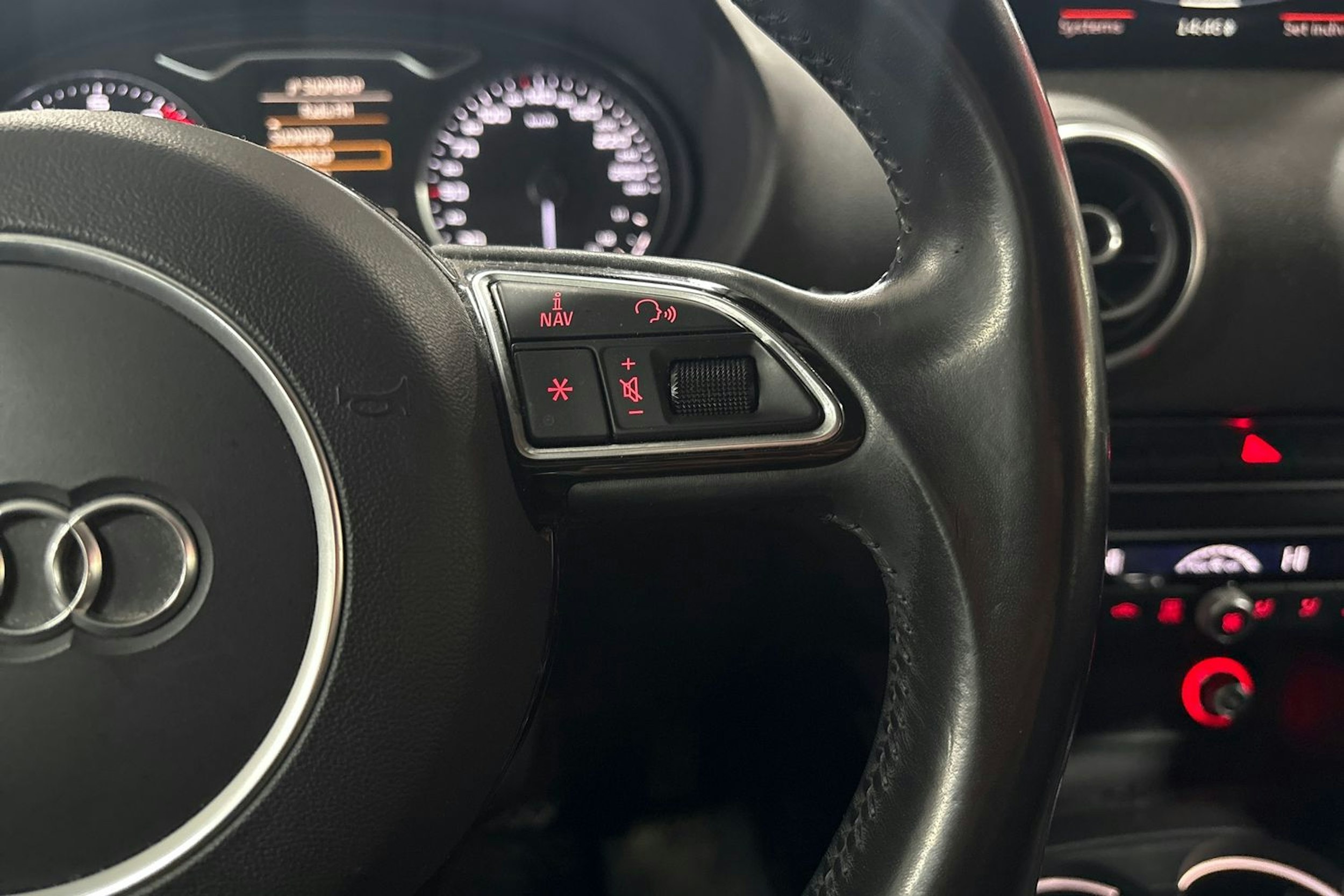 Valkoinen Audi A3 2016 kuva 16.