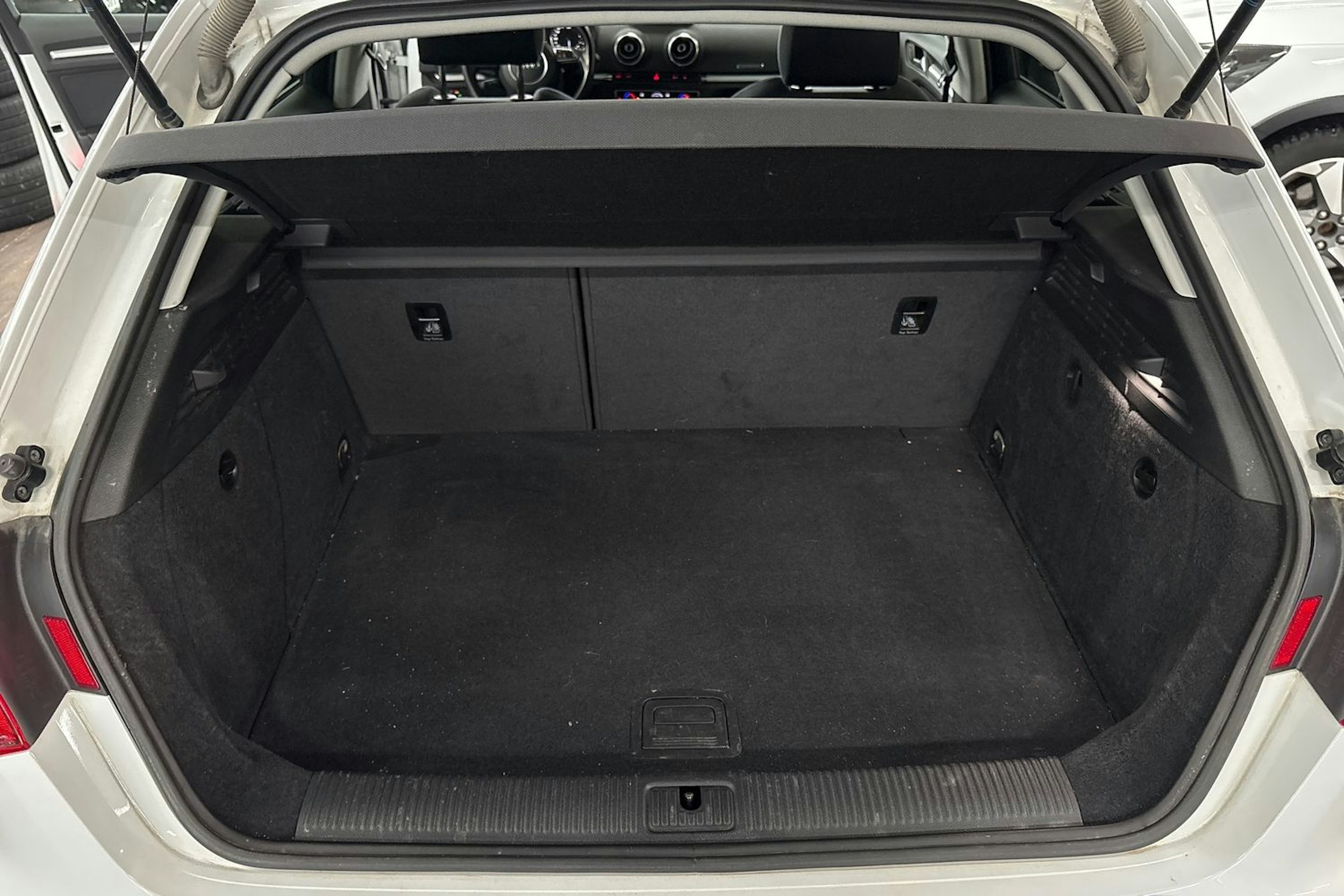 Valkoinen Audi A3 2016 kuva 25.