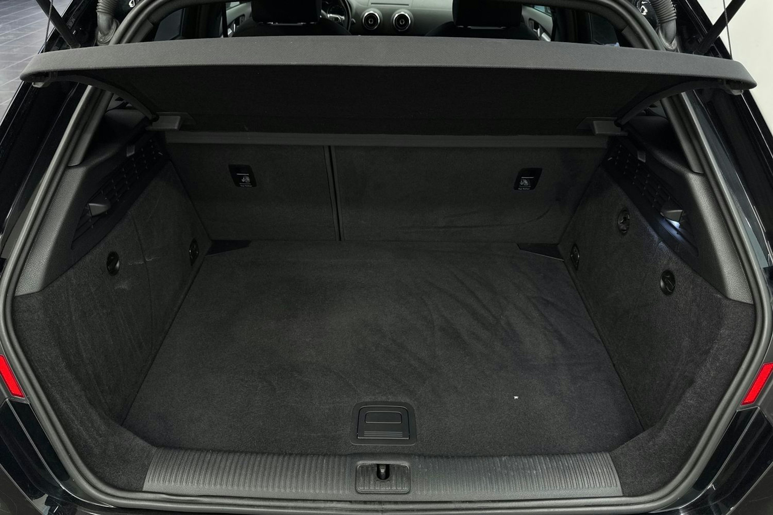 musta Audi A3 2016 kuva 15.
