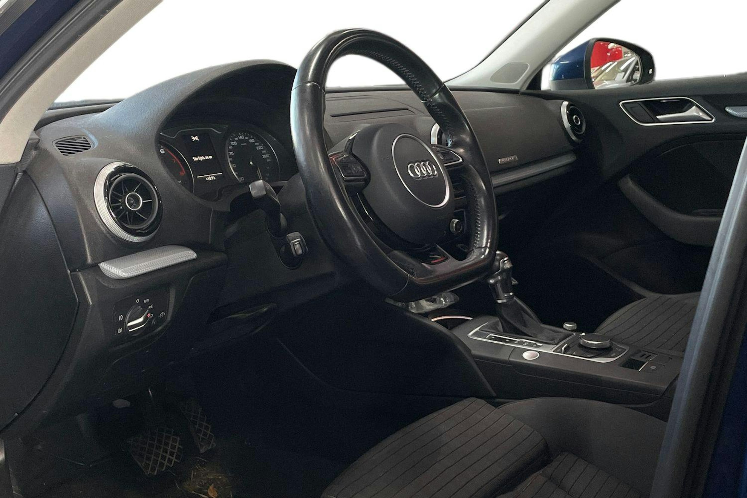 sininen Audi A3 2016 kuva 3.