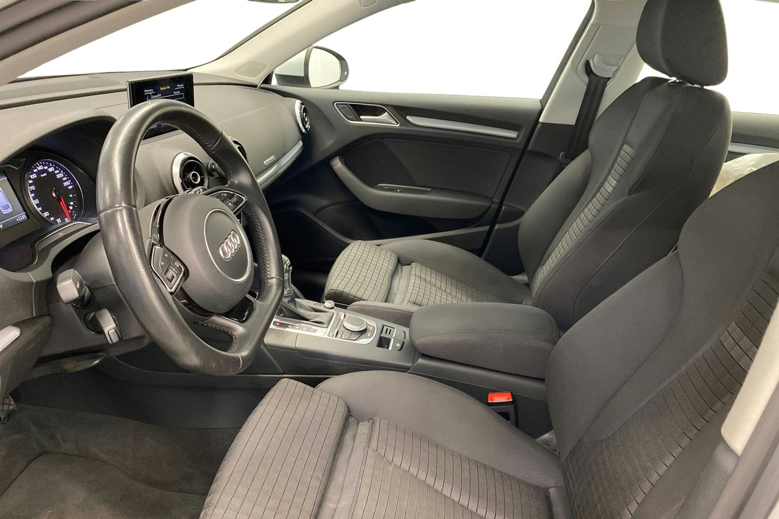 Valkoinen Audi A3 2016 kuva 7.