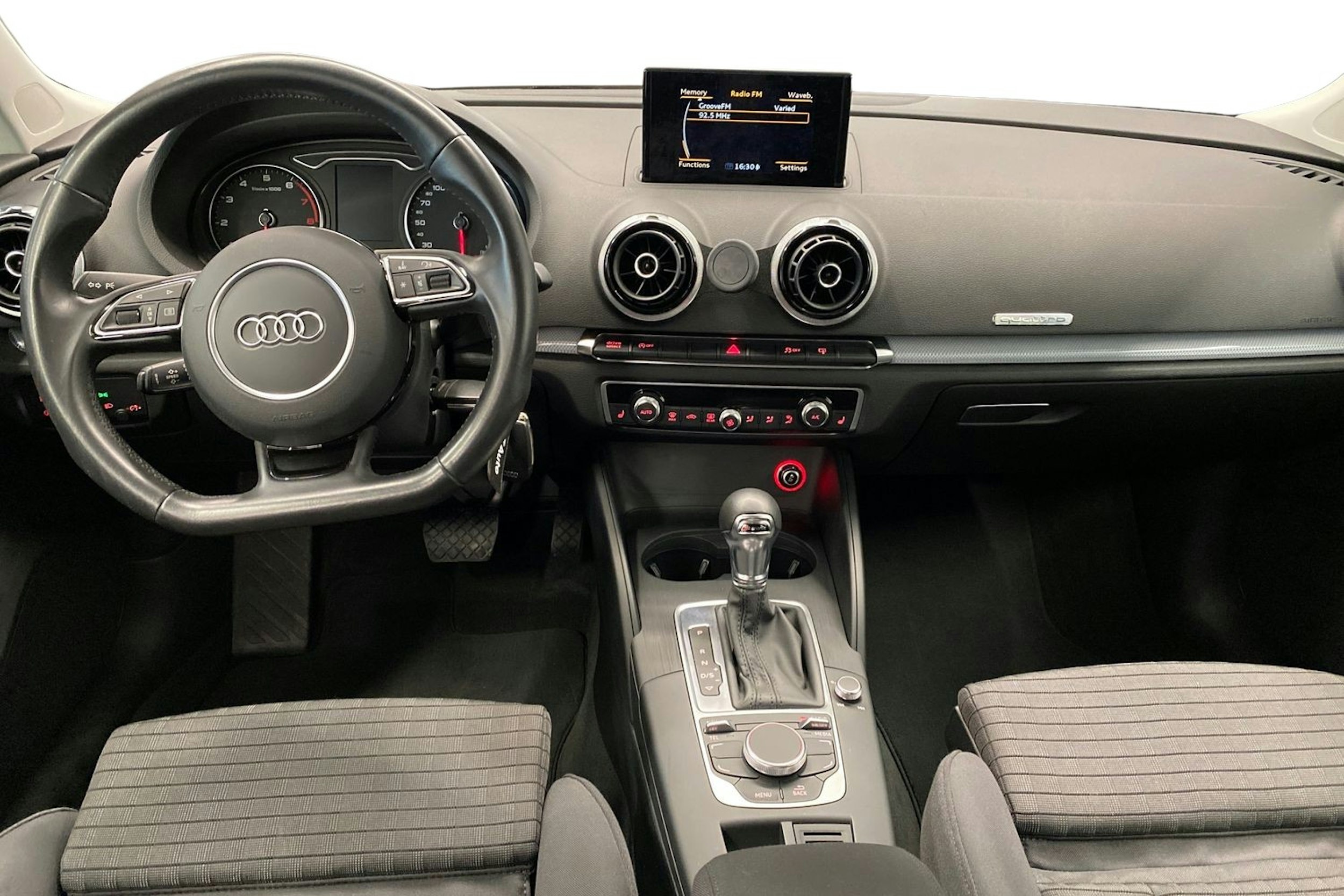 Valkoinen Audi A3 2016 kuva 9.