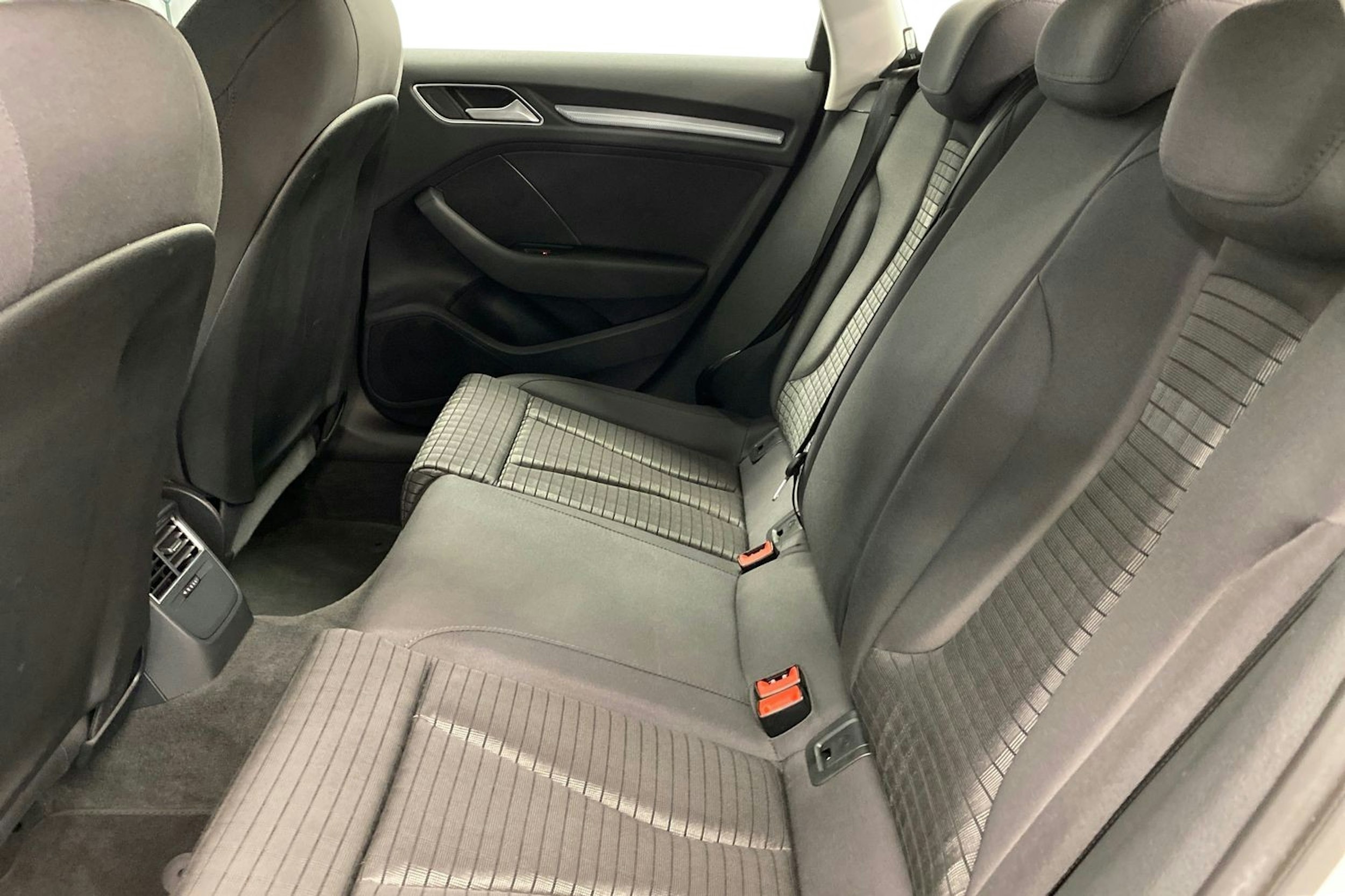 Valkoinen Audi A3 2016 kuva 10.