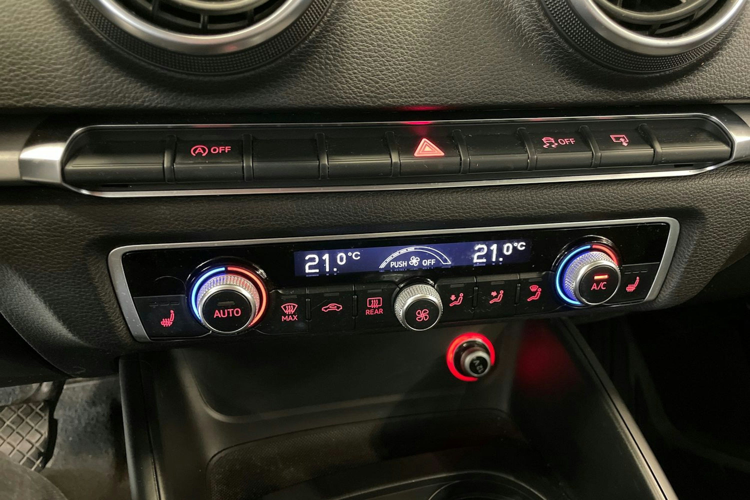 Valkoinen Audi A3 2016 kuva 17.