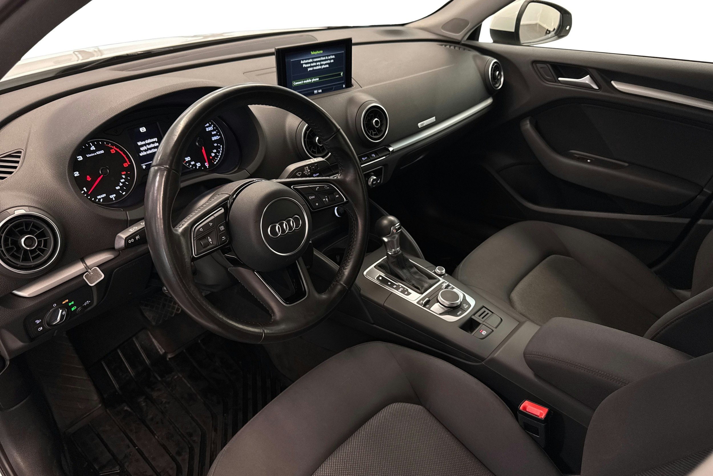 valkoinen Audi A3 2016 kuva 6.