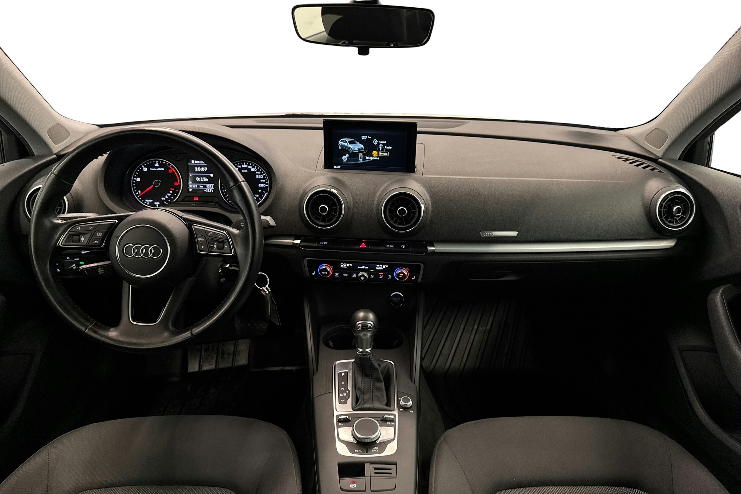 valkoinen Audi A3 2016 kuva 7.