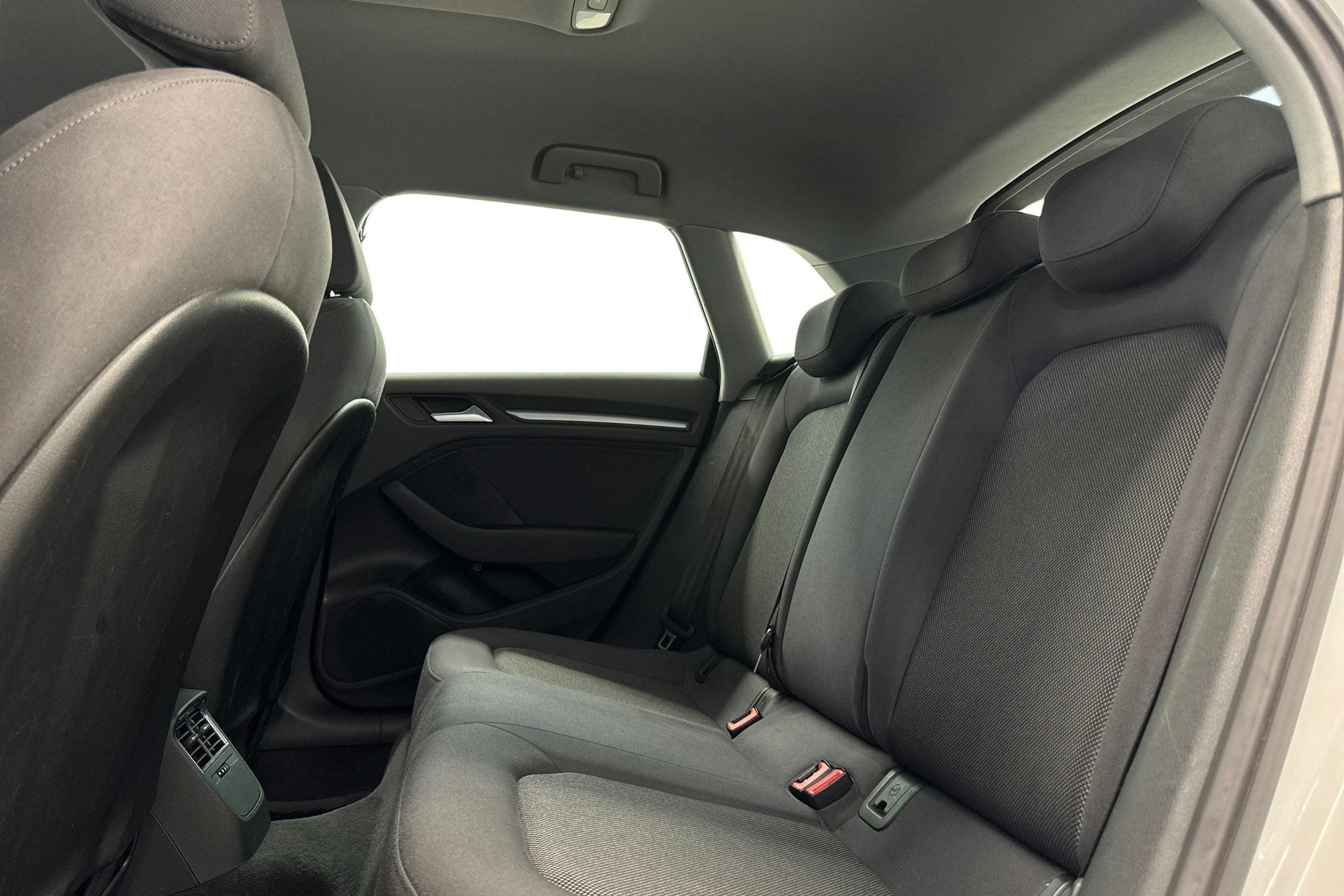valkoinen Audi A3 2016 kuva 8.