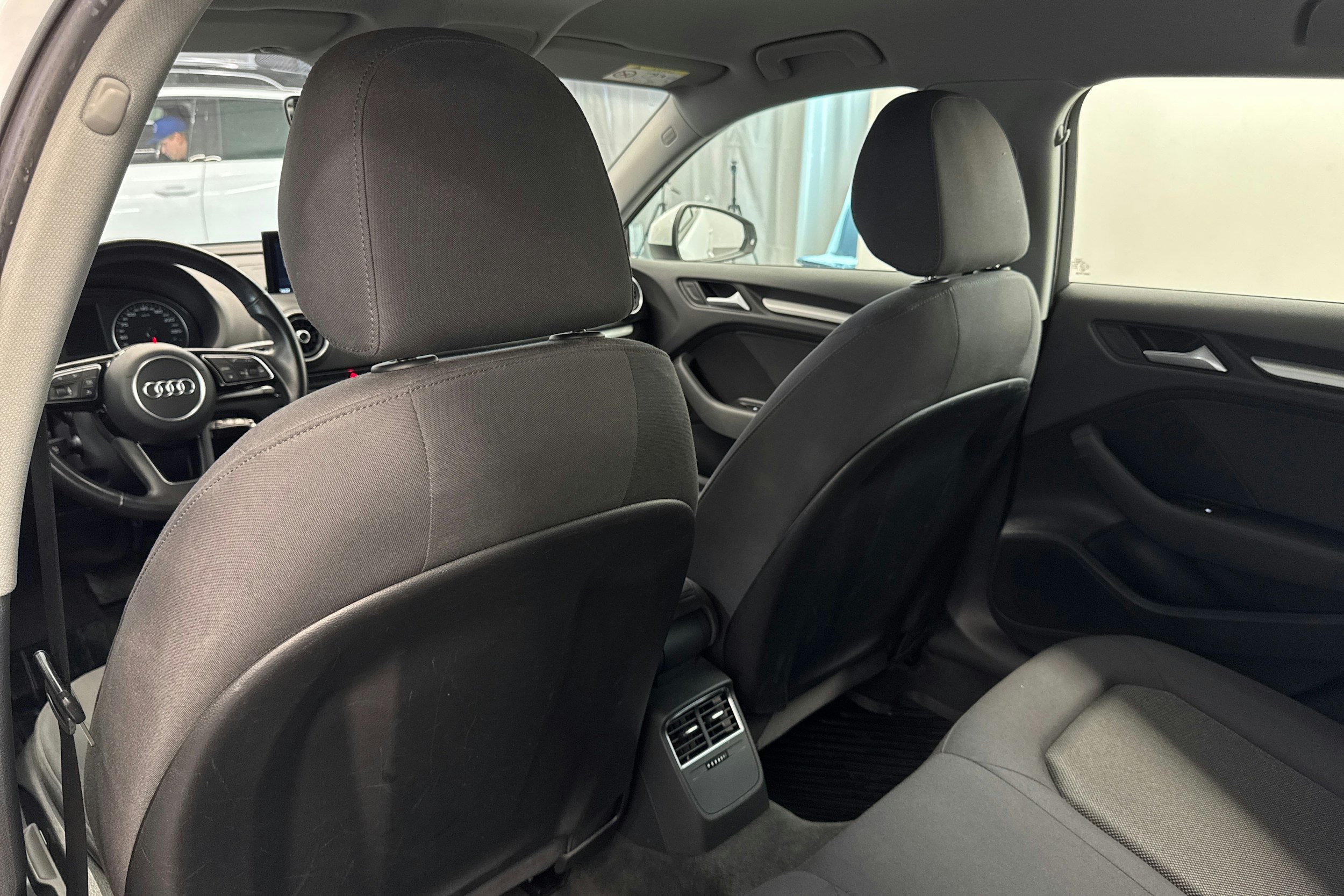 valkoinen Audi A3 2016 kuva 12.