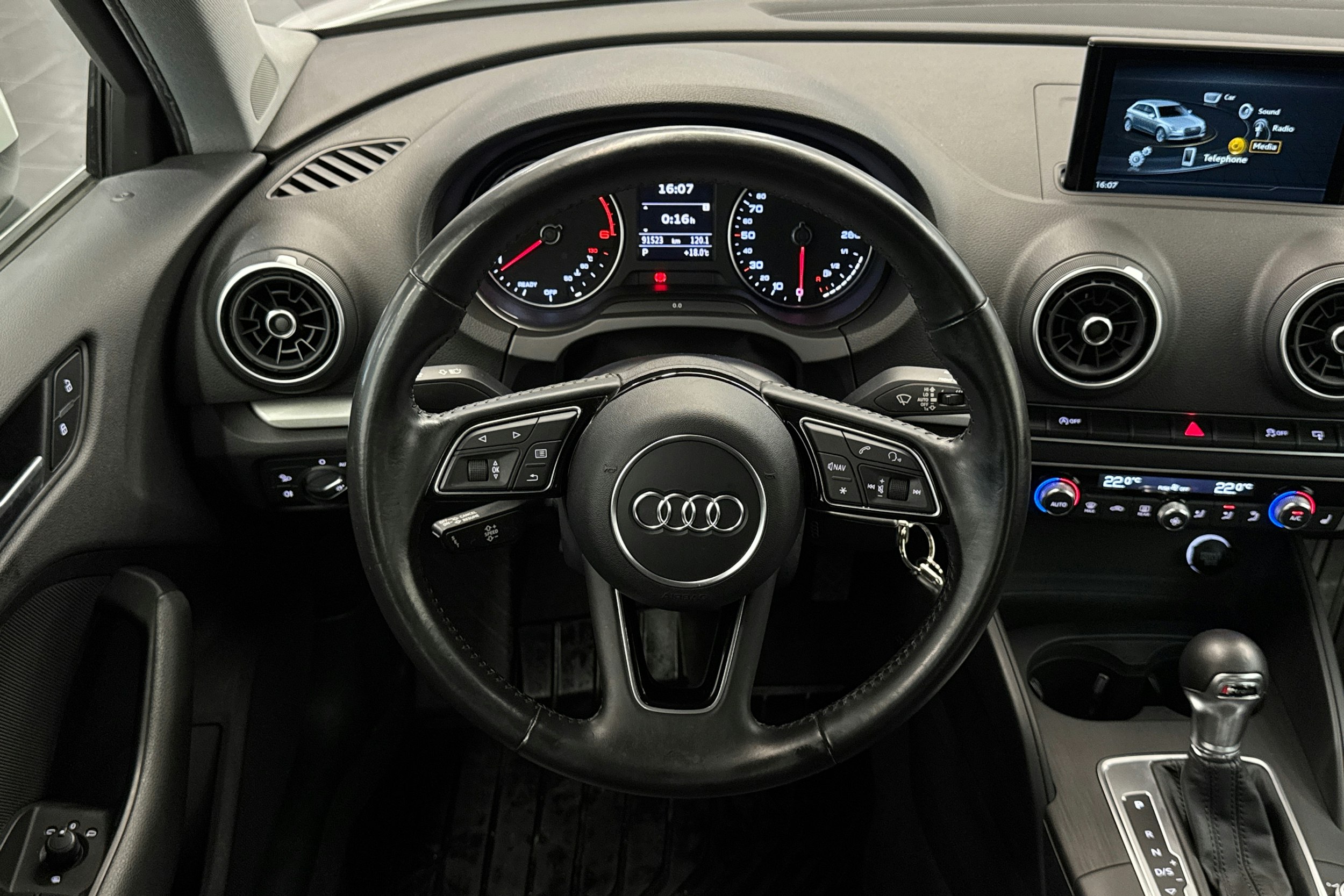 valkoinen Audi A3 2016 kuva 13.