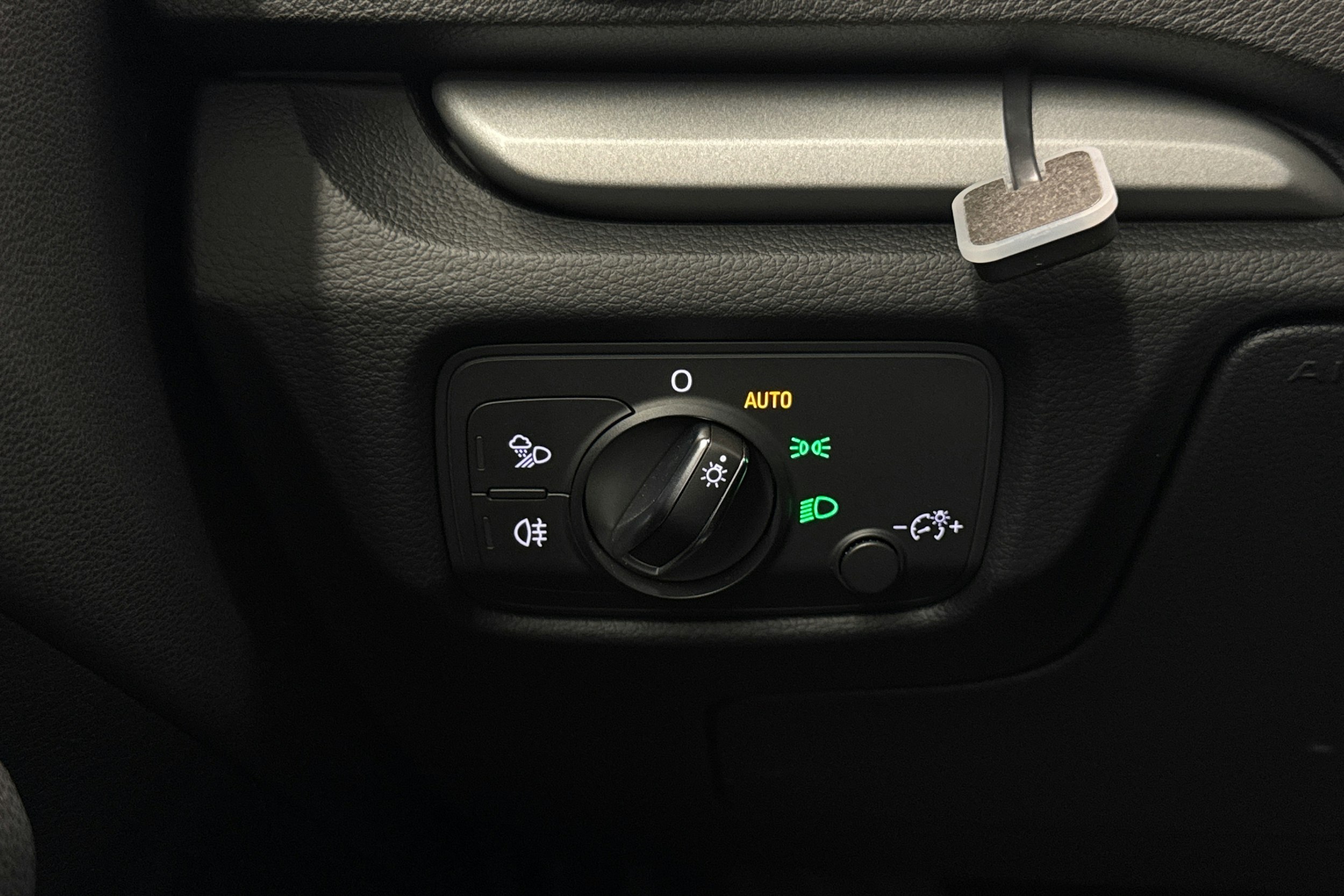 valkoinen Audi A3 2016 kuva 16.