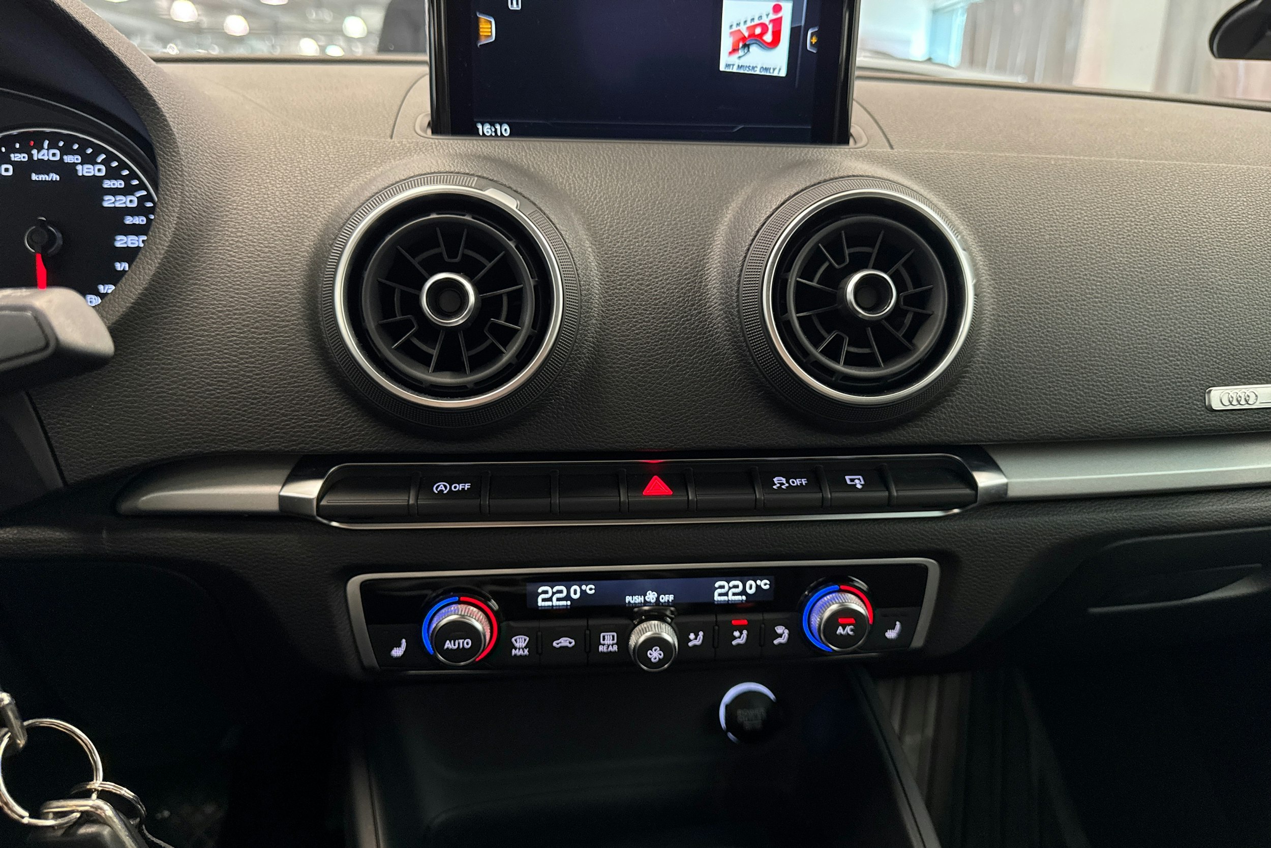 valkoinen Audi A3 2016 kuva 21.