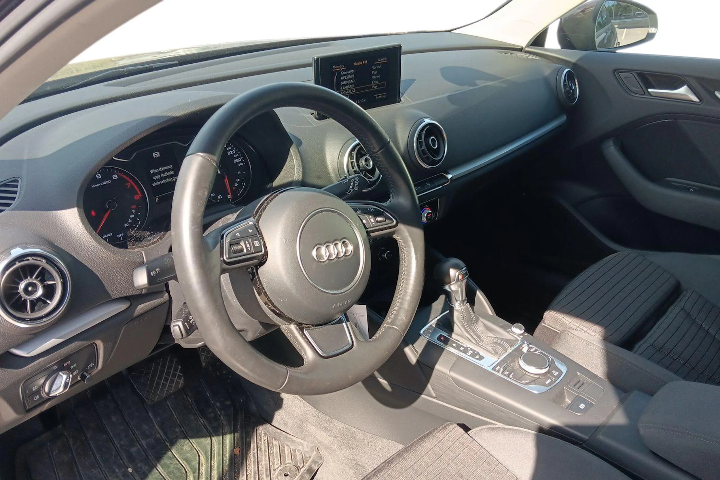 Punainen Audi A3 2016 kuva 3.