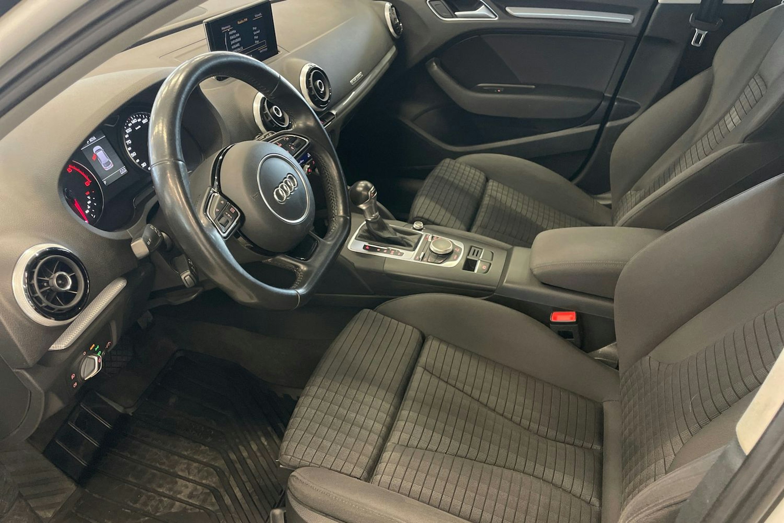 Valkoinen Audi A3 2016 kuva 7.