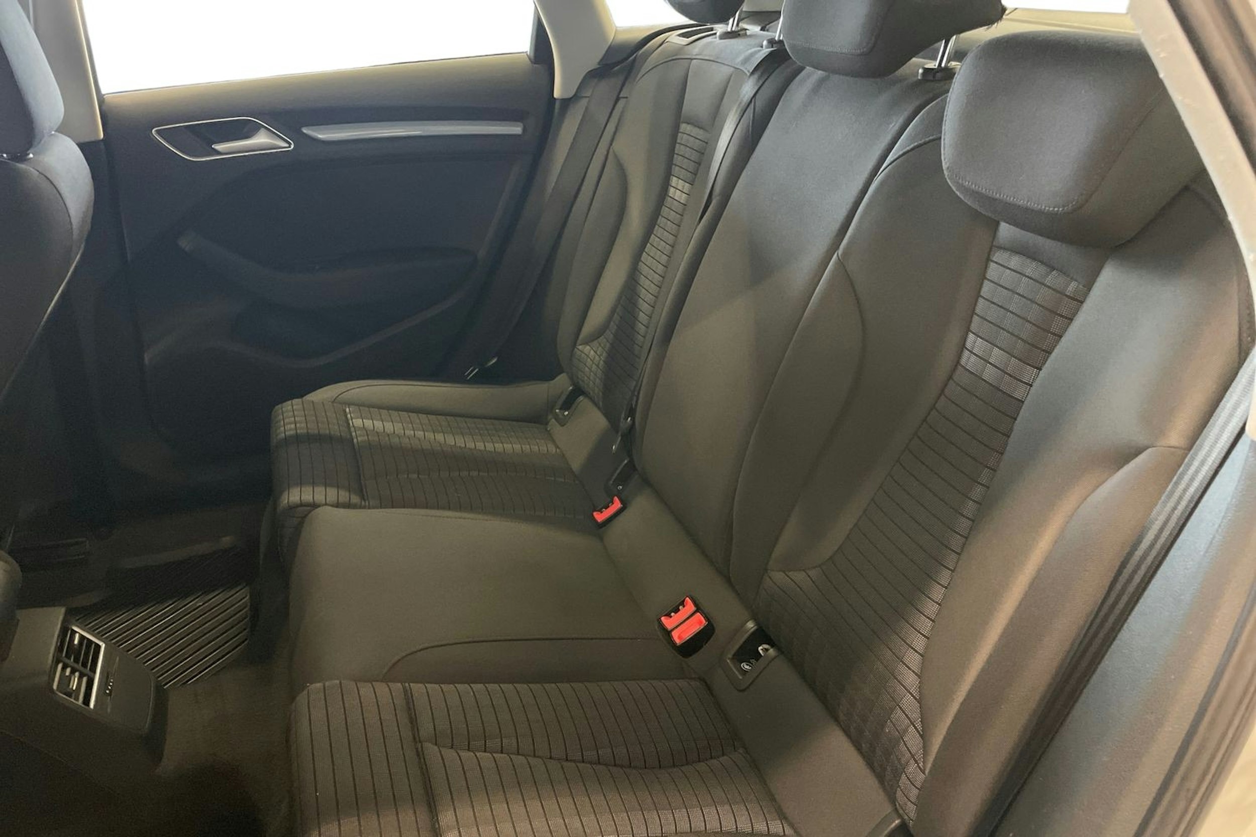 Valkoinen Audi A3 2016 kuva 10.