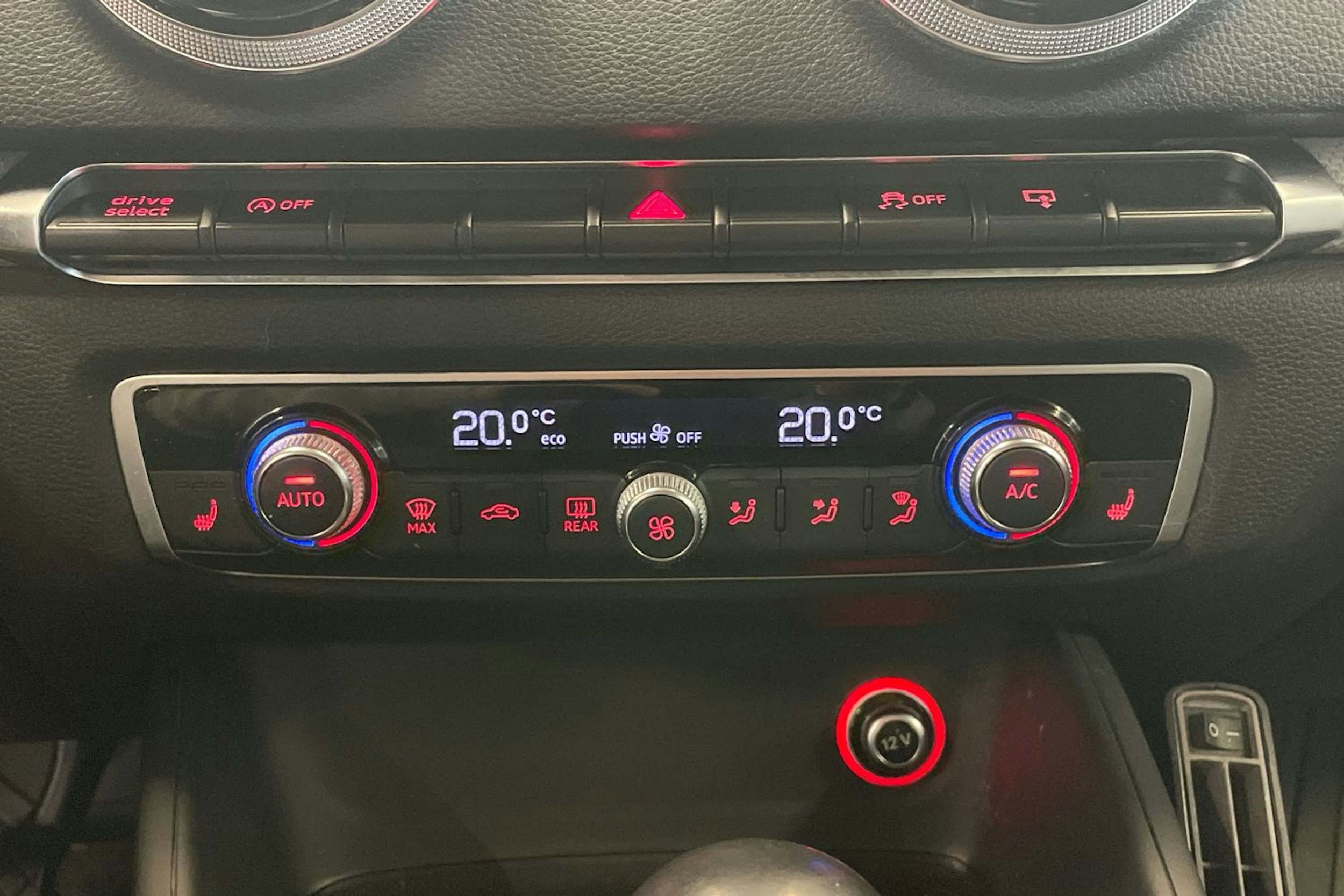 Valkoinen Audi A3 2016 kuva 16.