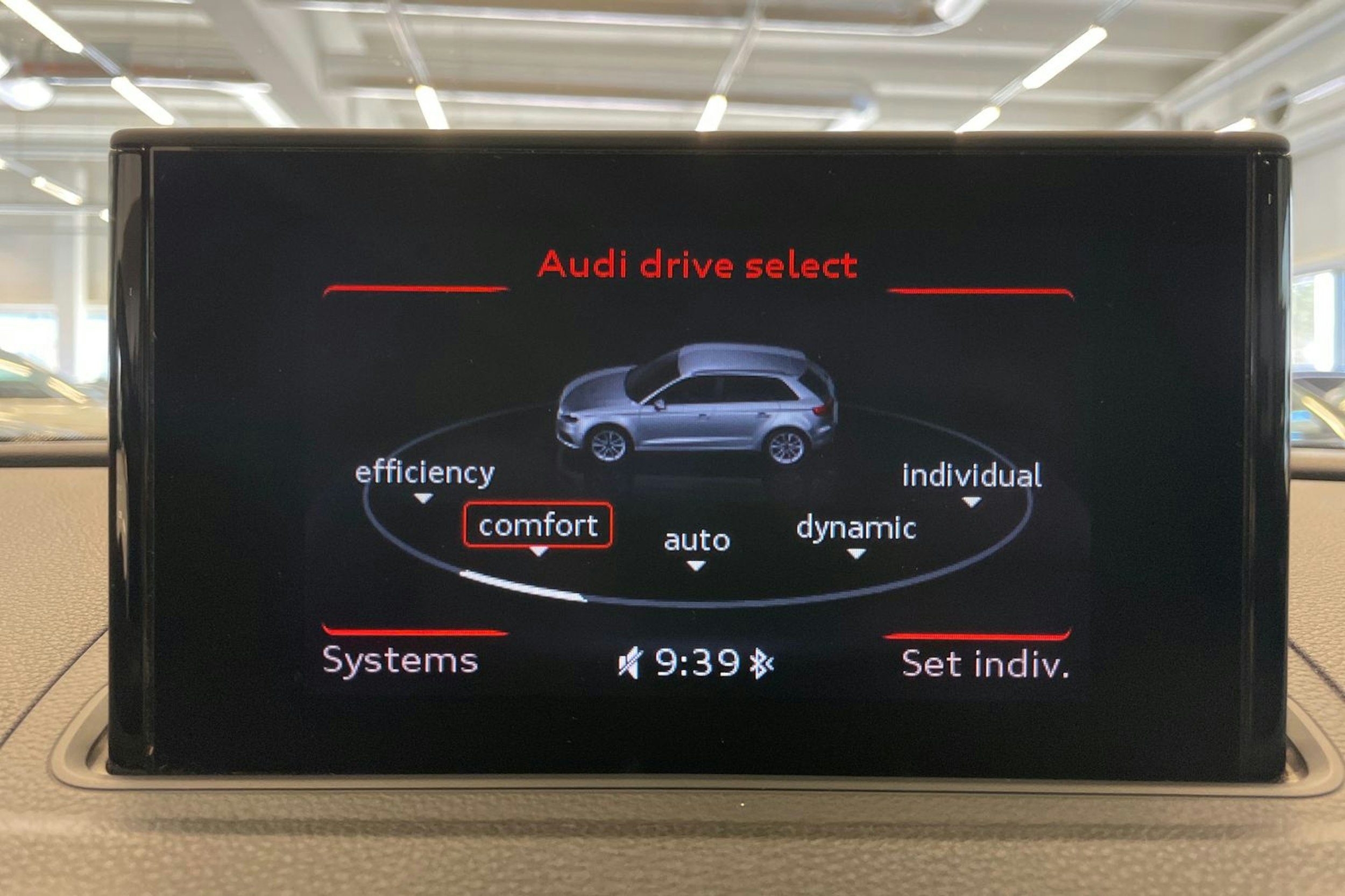 Valkoinen Audi A3 2016 kuva 17.