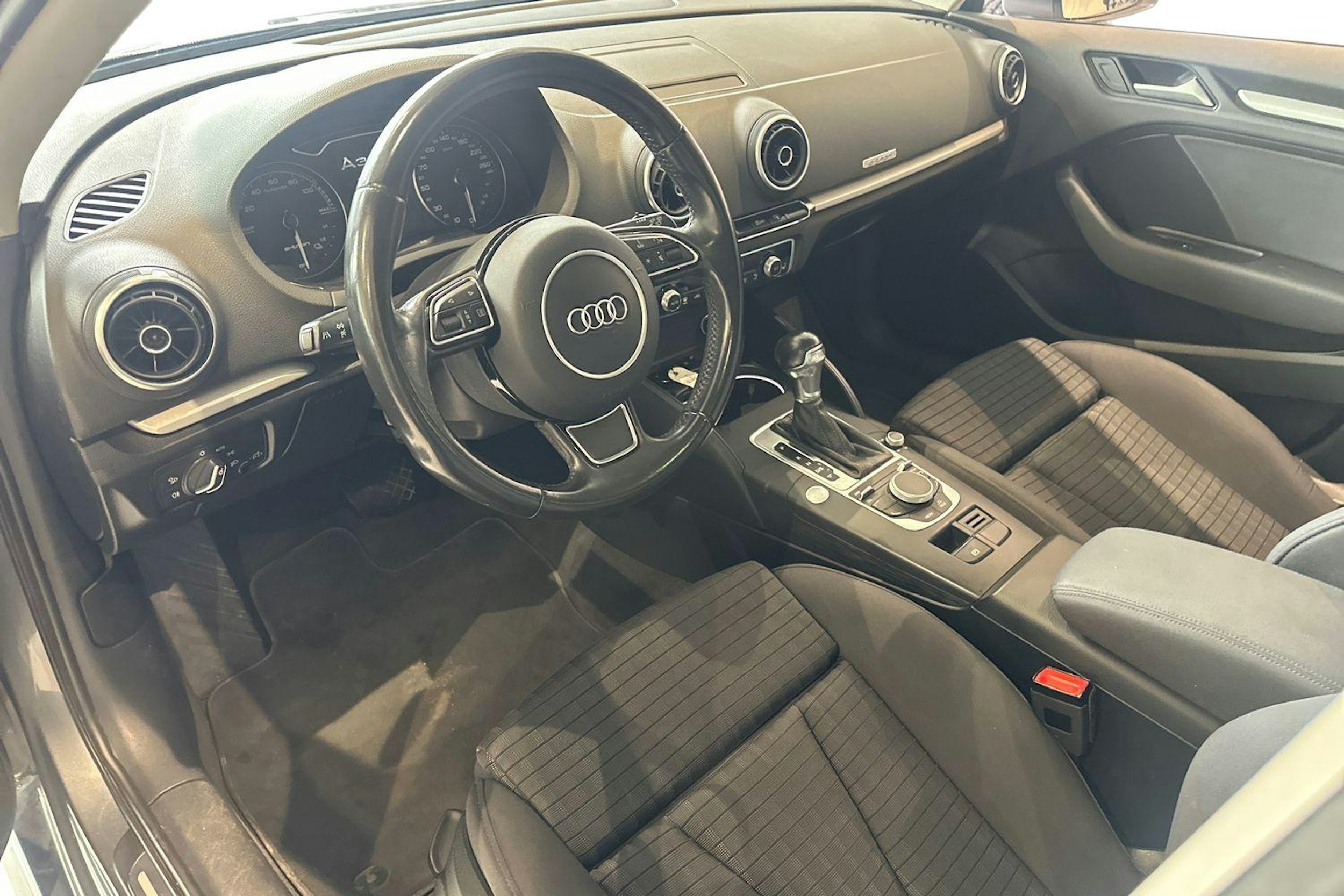 harmaa Audi A3 2016 kuva 7.