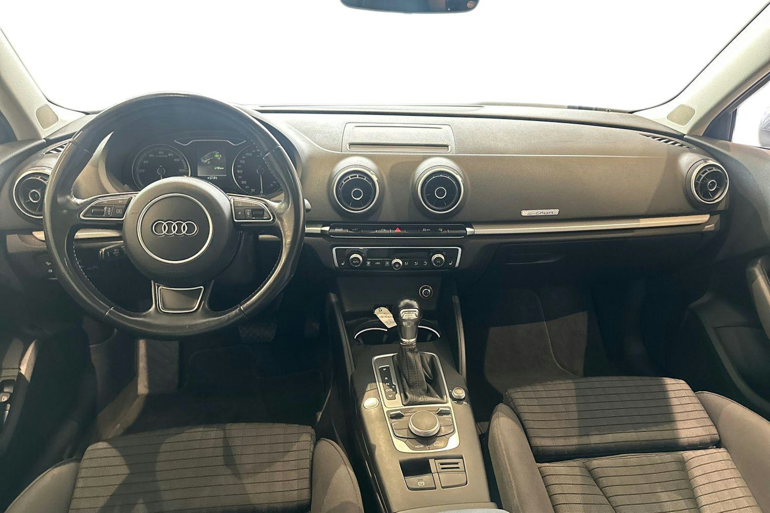harmaa Audi A3 2016 kuva 9.