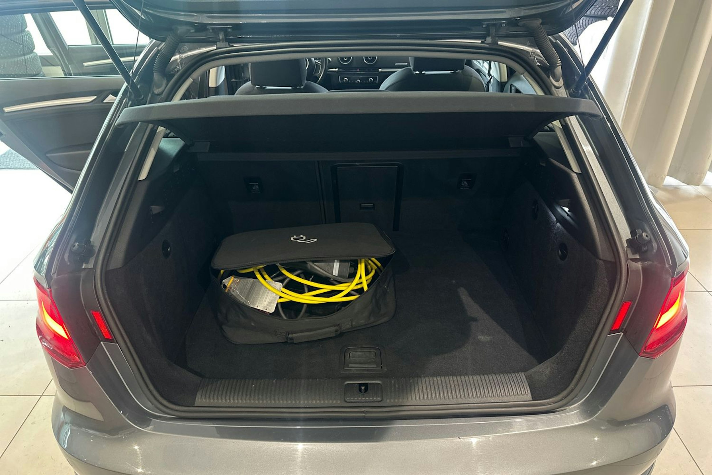 harmaa Audi A3 2016 kuva 17.