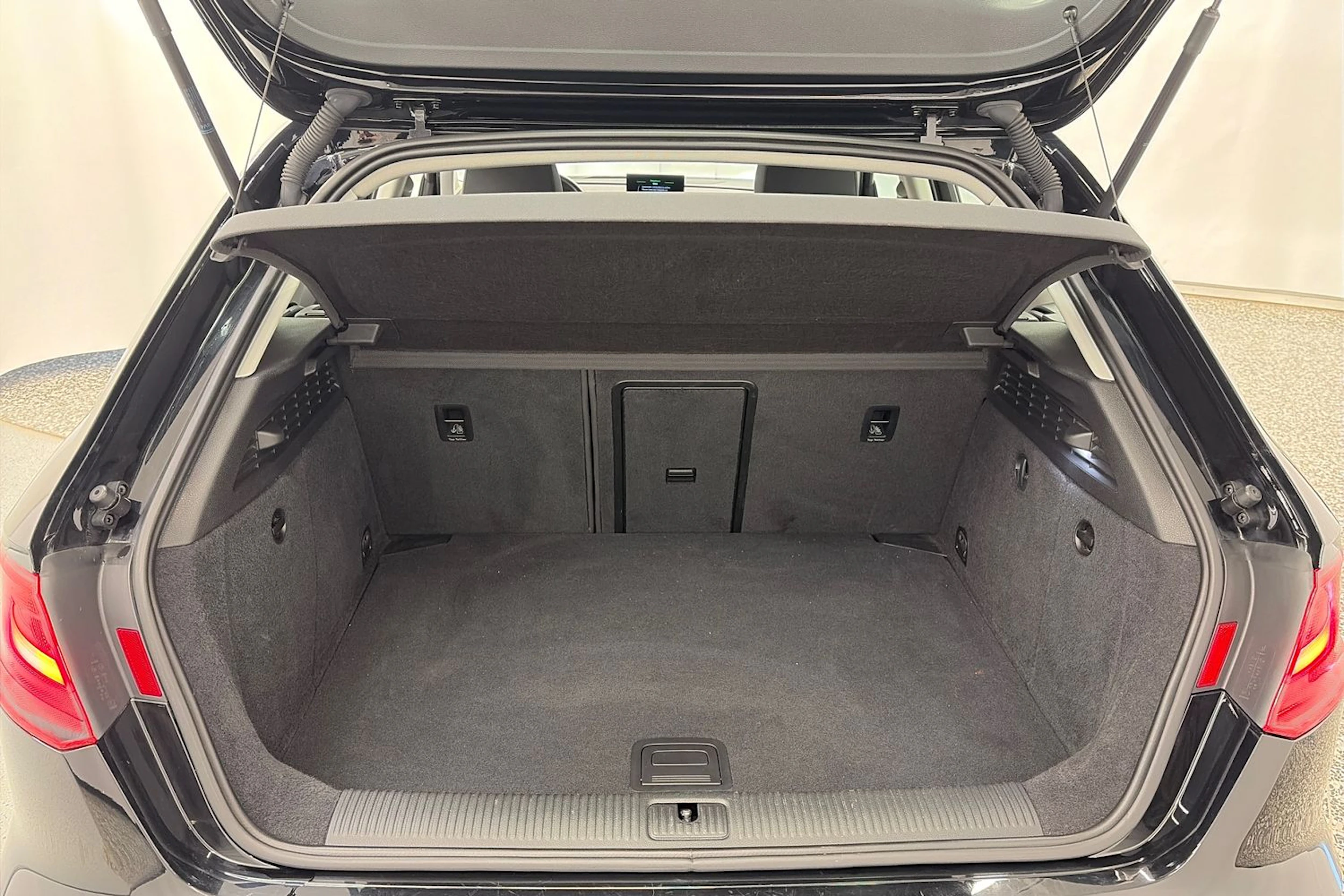 musta Audi A3 2016 kuva 14.