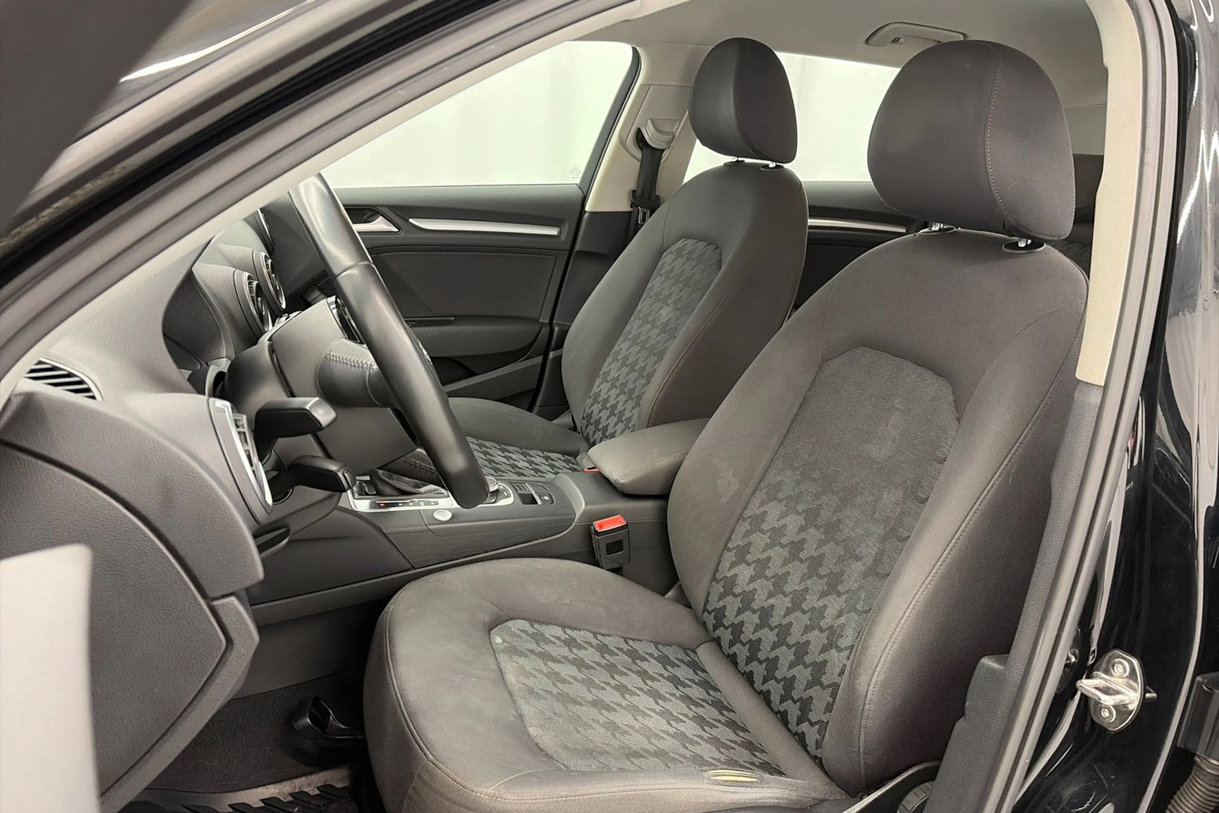 musta Audi A3 2016 kuva 15.