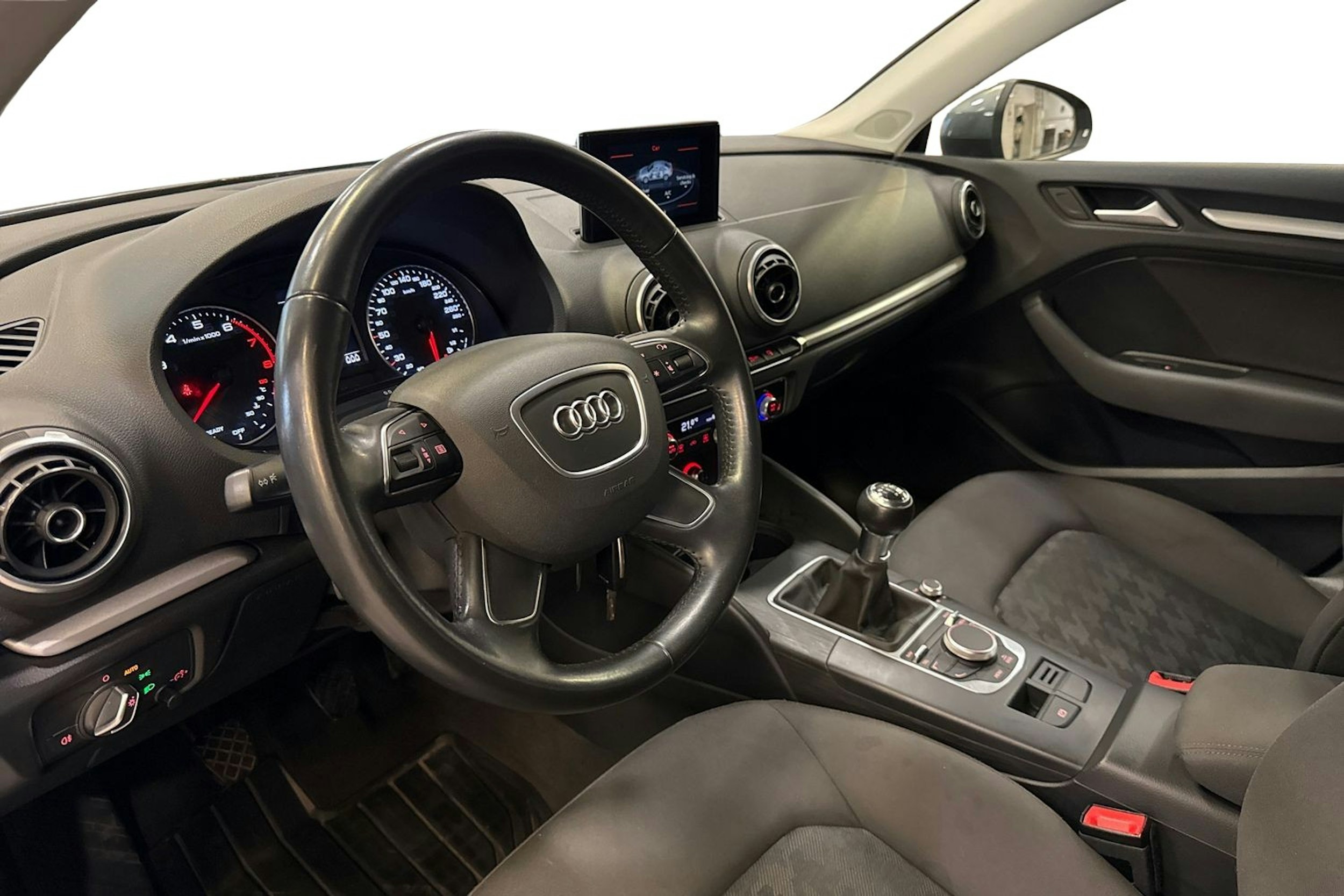 Harmaa Audi A3 2016 kuva 7.