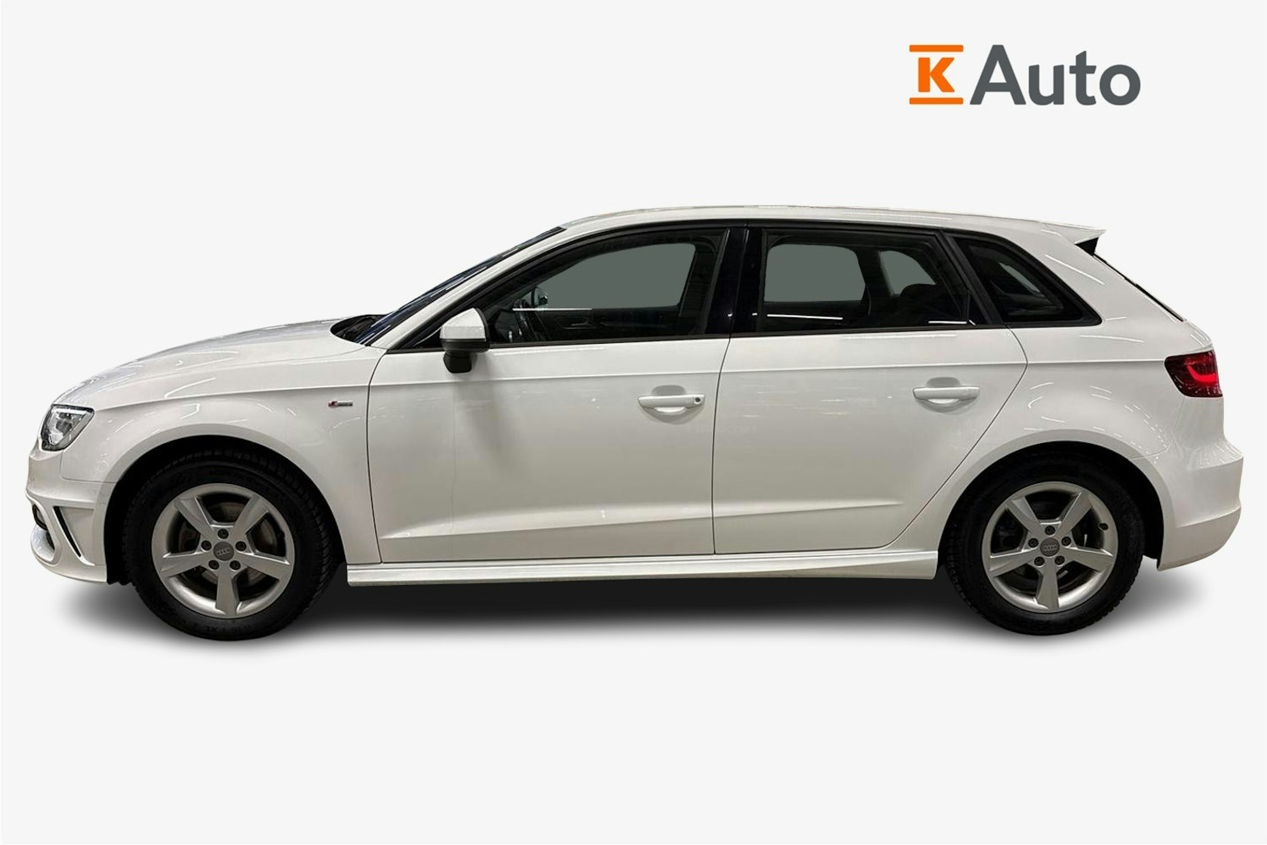 valkoinen Audi A3 2016 kuva 6.