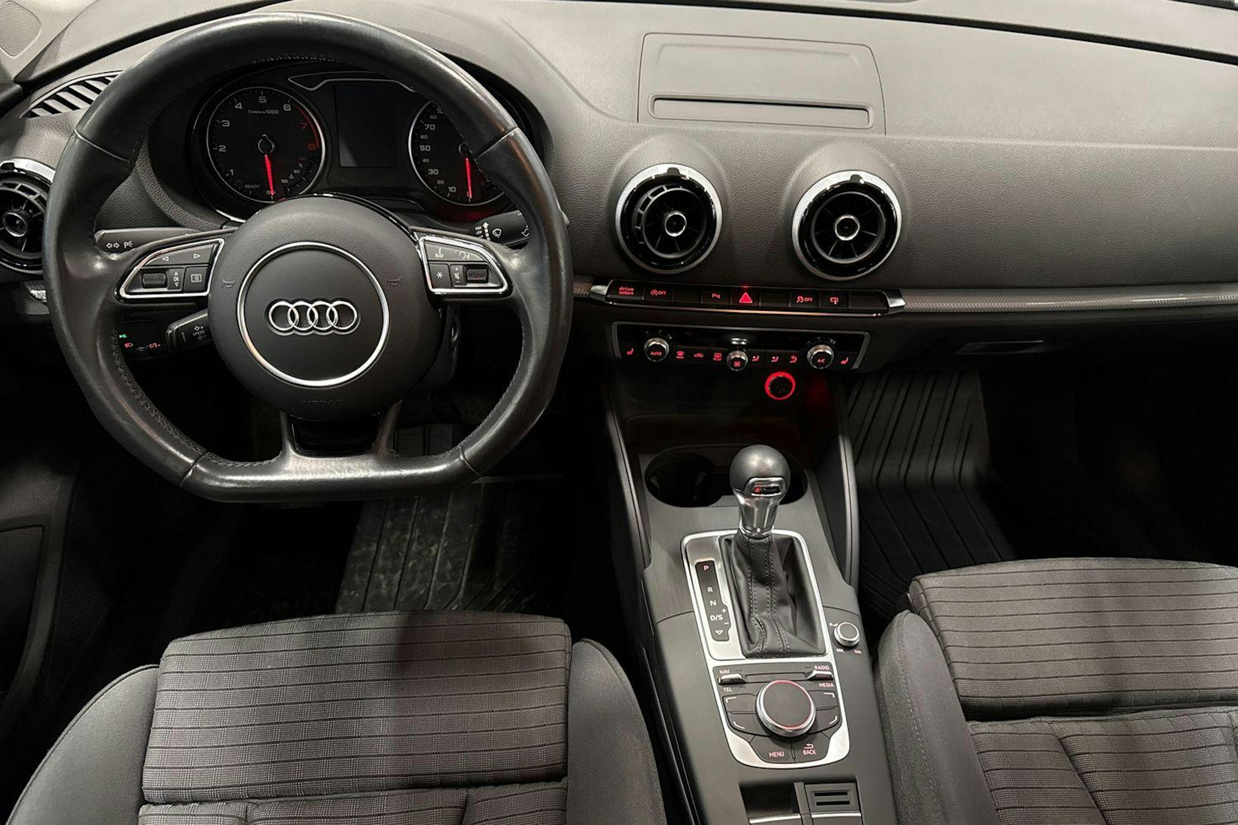 valkoinen Audi A3 2016 kuva 9.