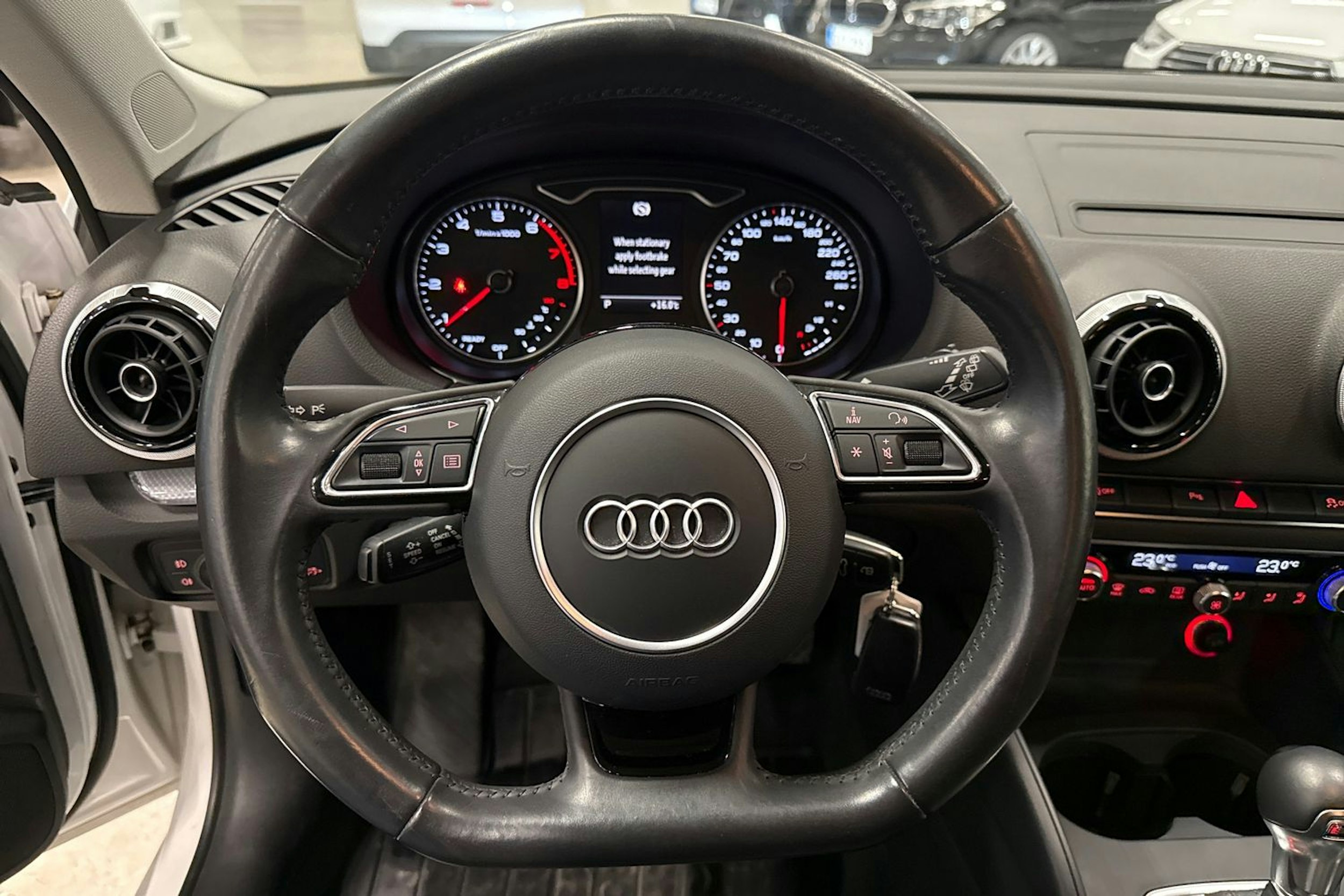 valkoinen Audi A3 2016 kuva 17.