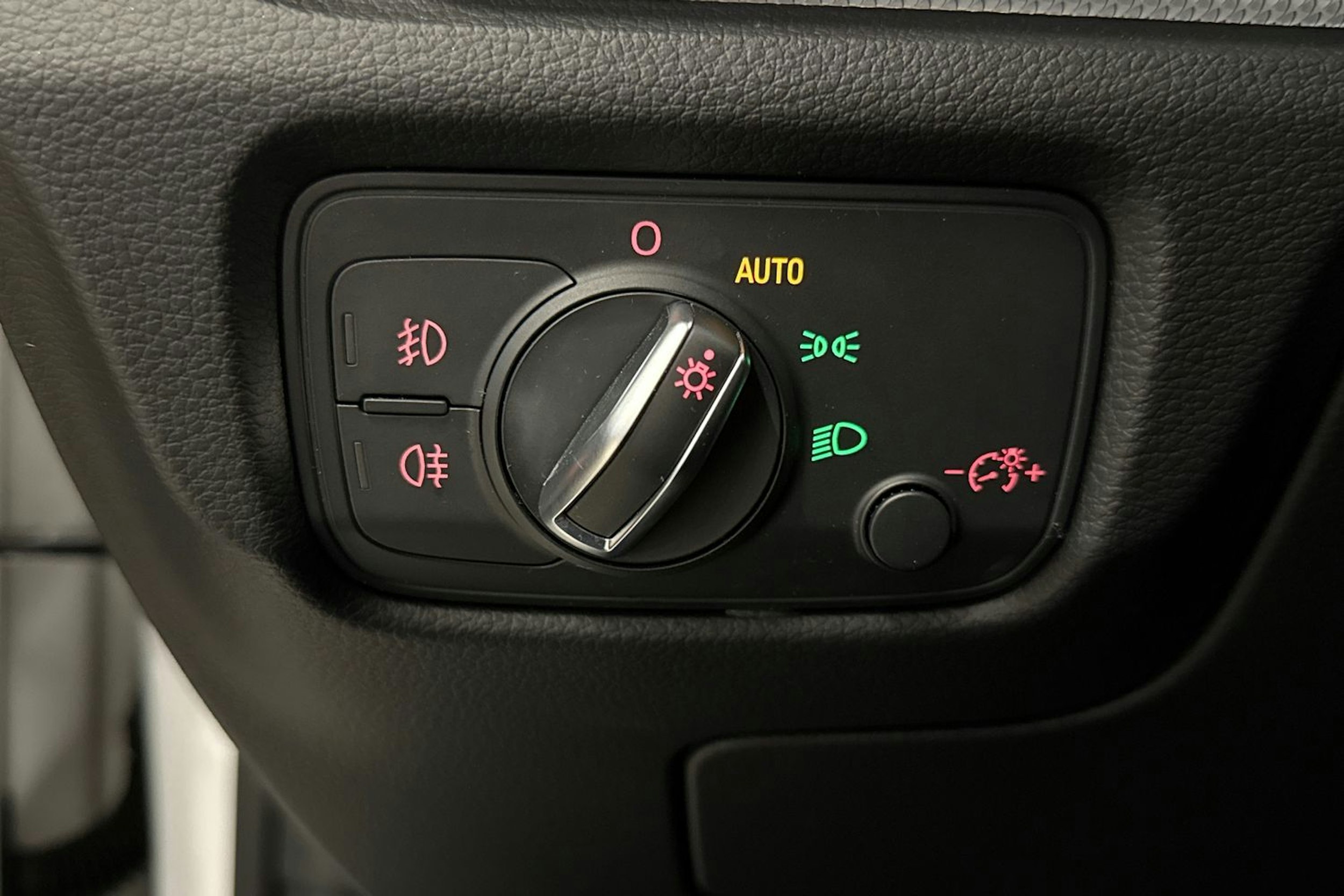 valkoinen Audi A3 2016 kuva 21.