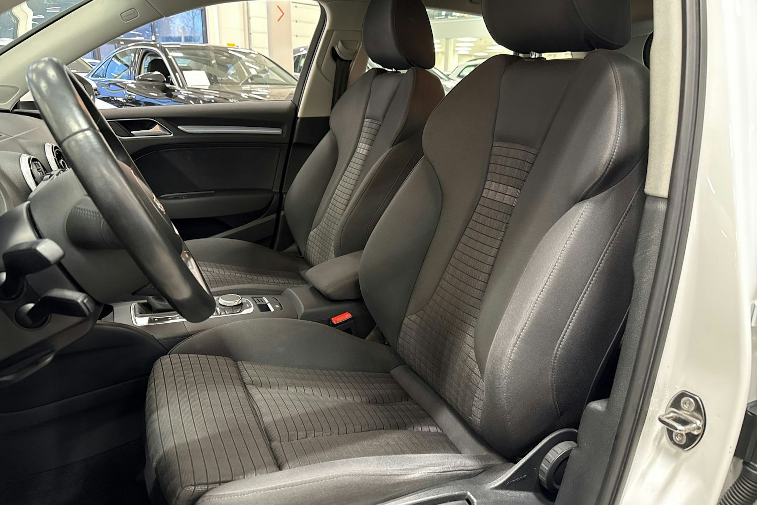 valkoinen Audi A3 2016 kuva 27.