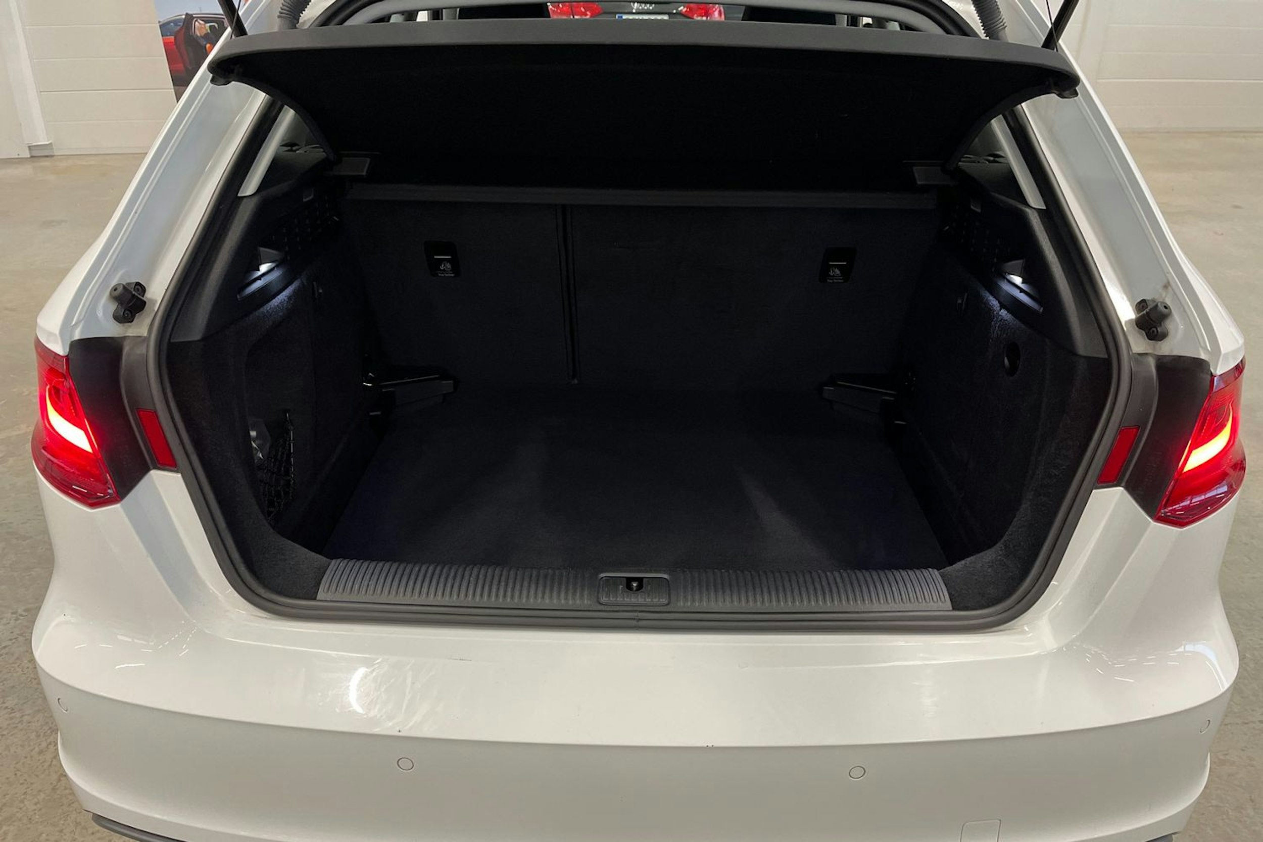 valkoinen Audi A3 2016 kuva 35.