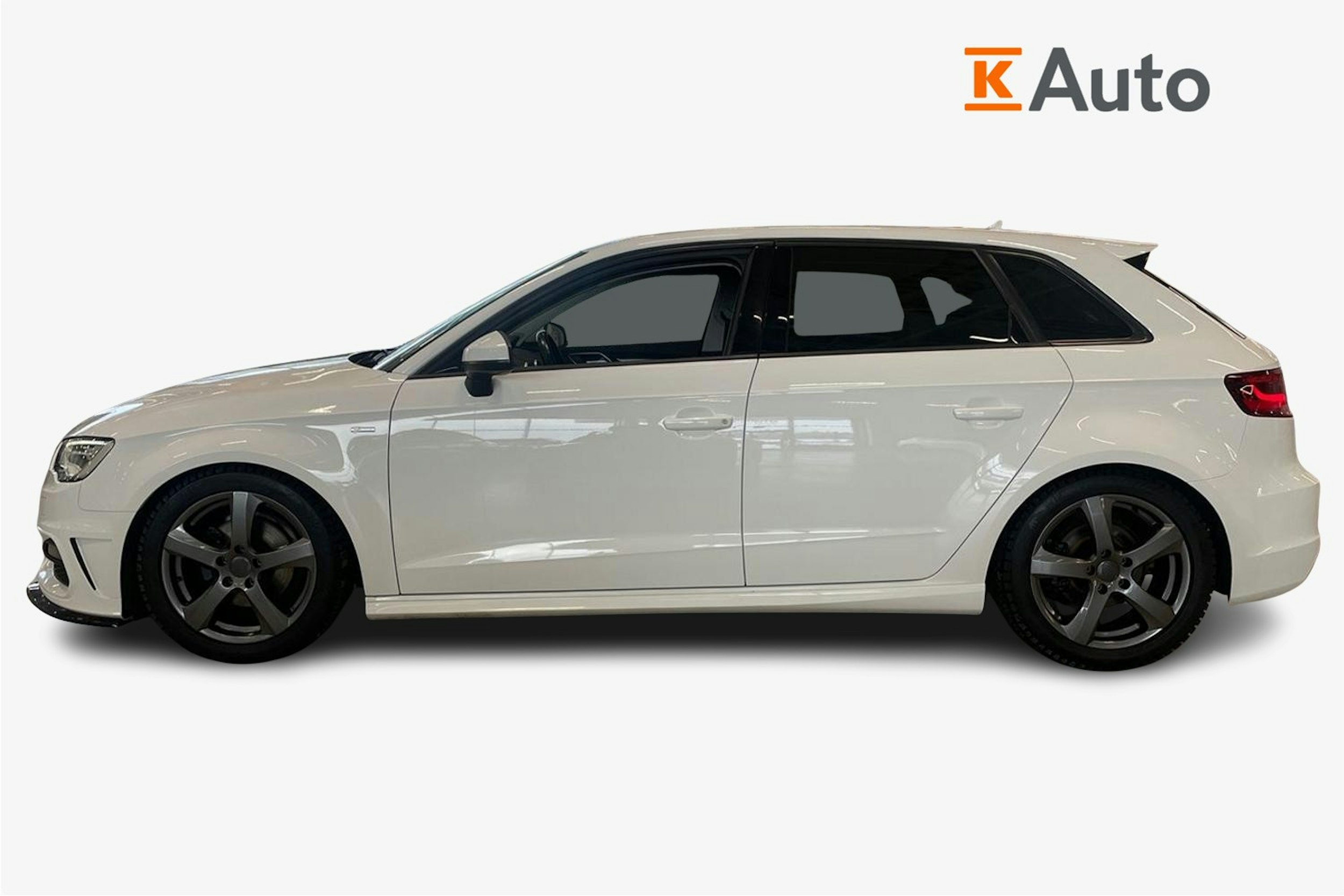 valkoinen Audi A3 2016 kuva 6.