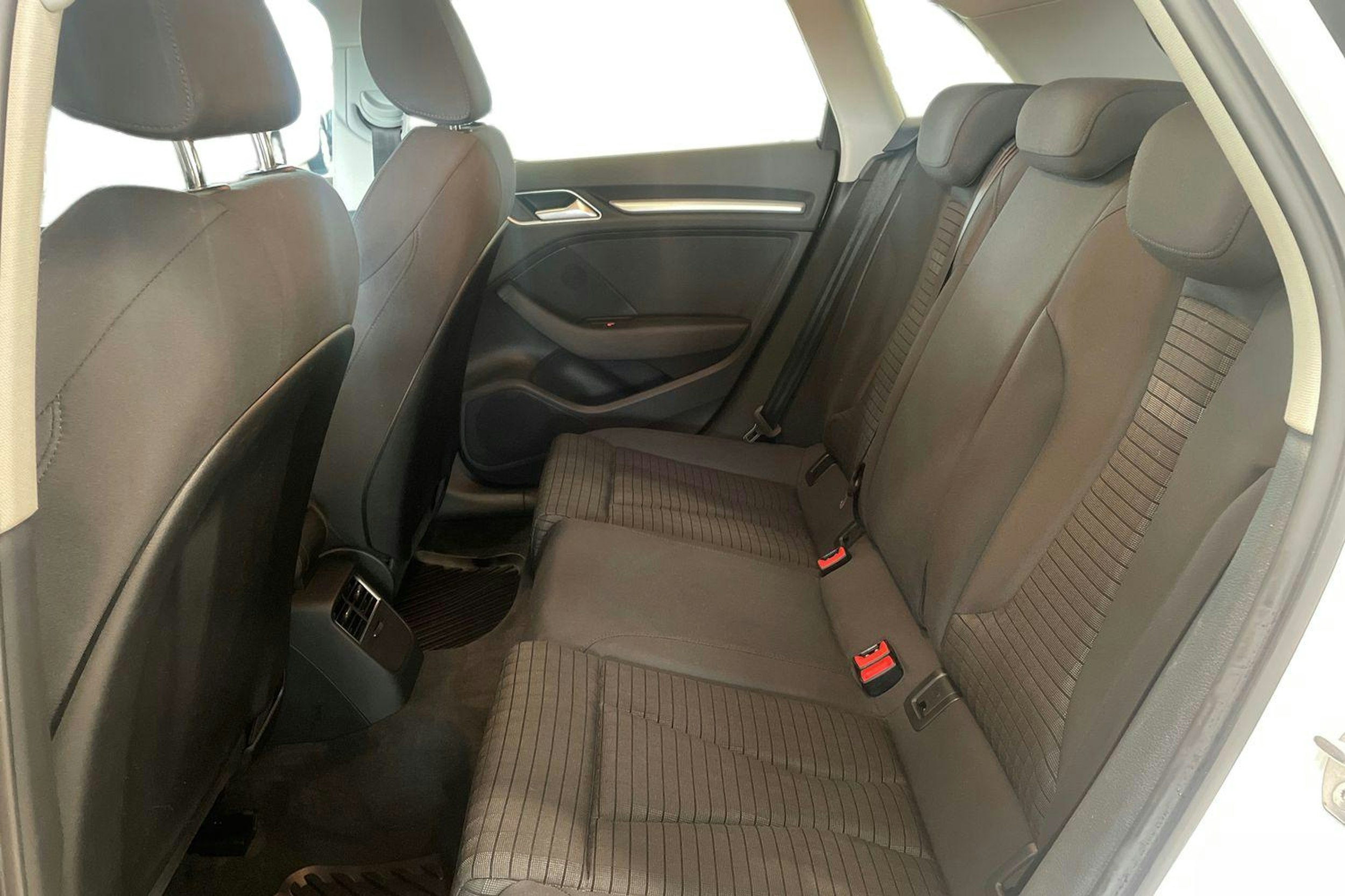 valkoinen Audi A3 2016 kuva 10.