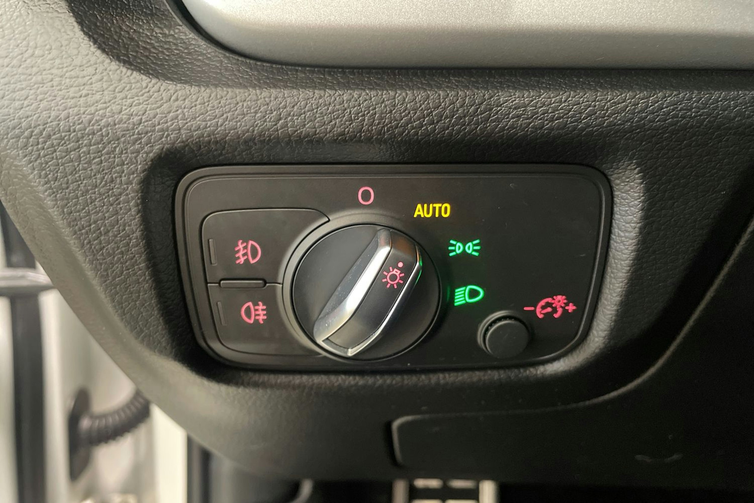 valkoinen Audi A3 2016 kuva 31.