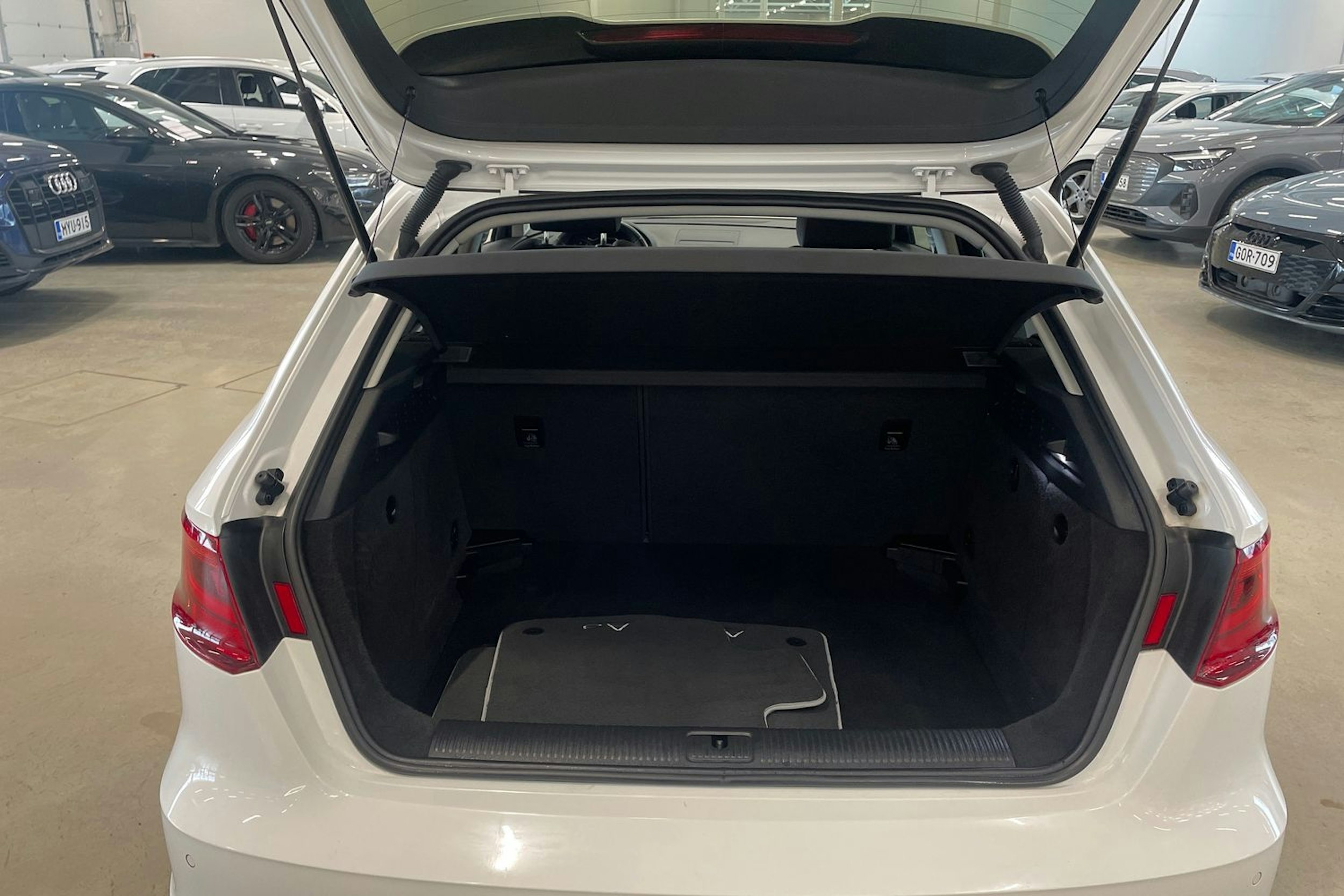 valkoinen Audi A3 2016 kuva 33.