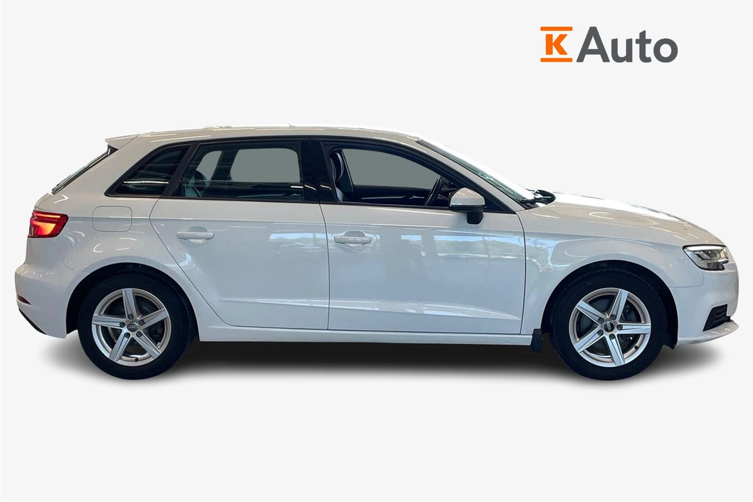 valkoinen Audi A3 2016 kuva 5.