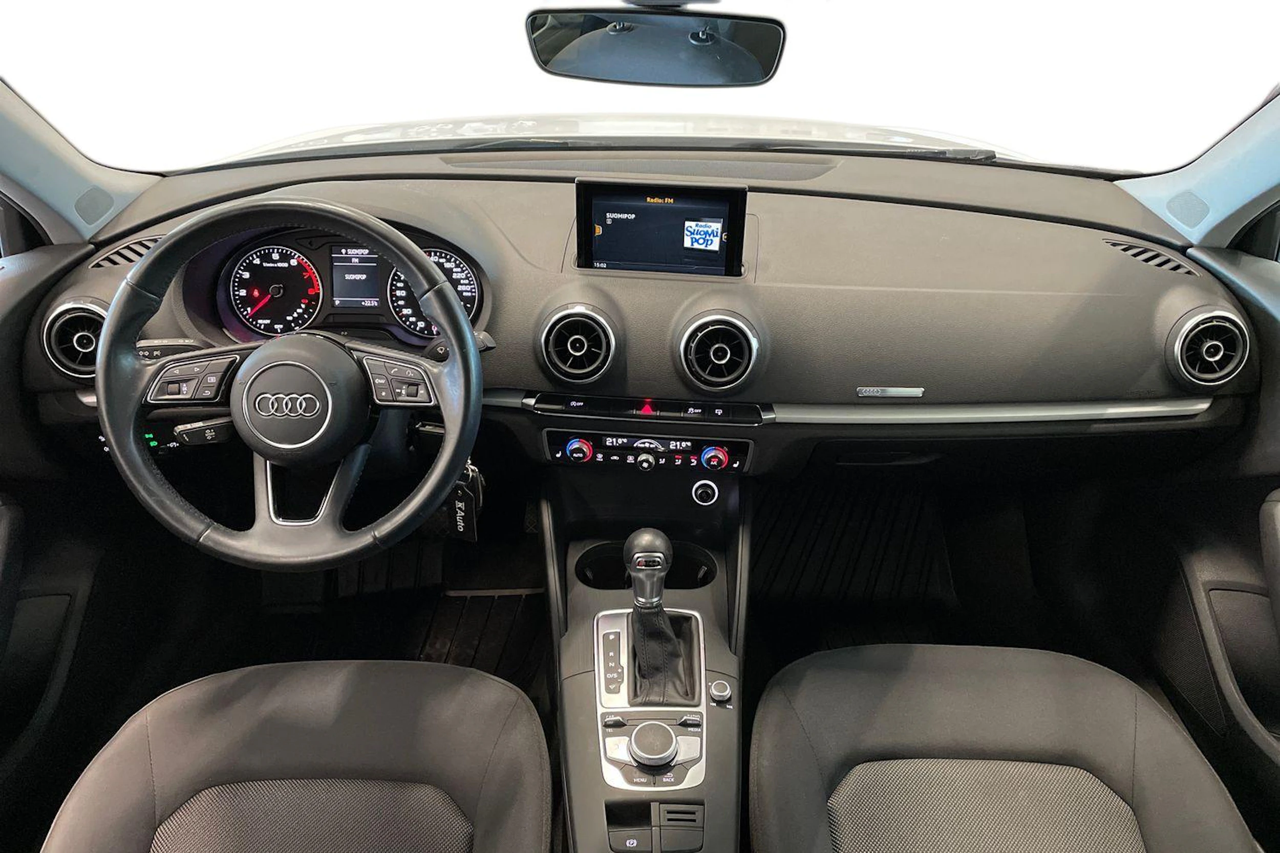 valkoinen Audi A3 2016 kuva 7.