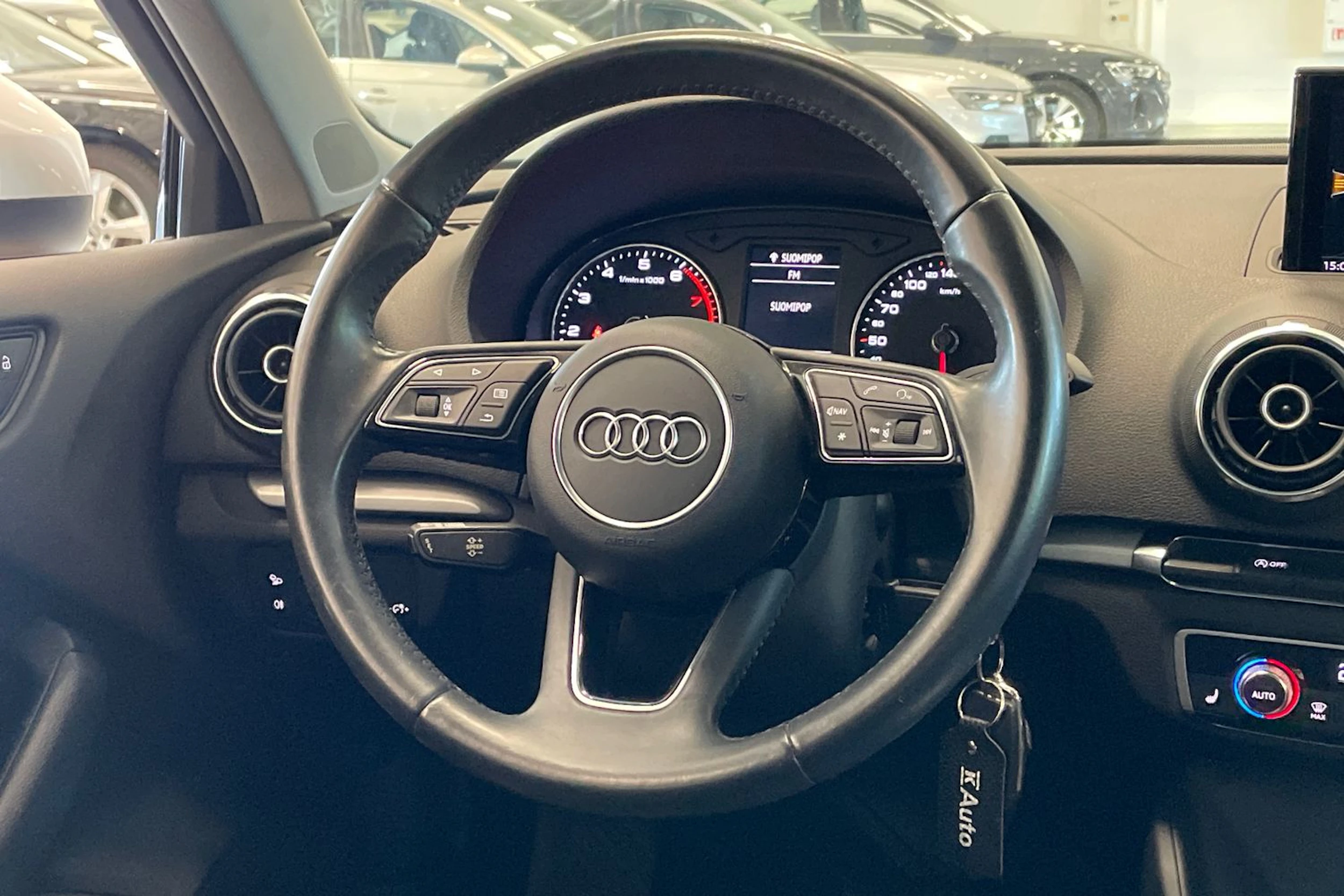 valkoinen Audi A3 2016 kuva 12.