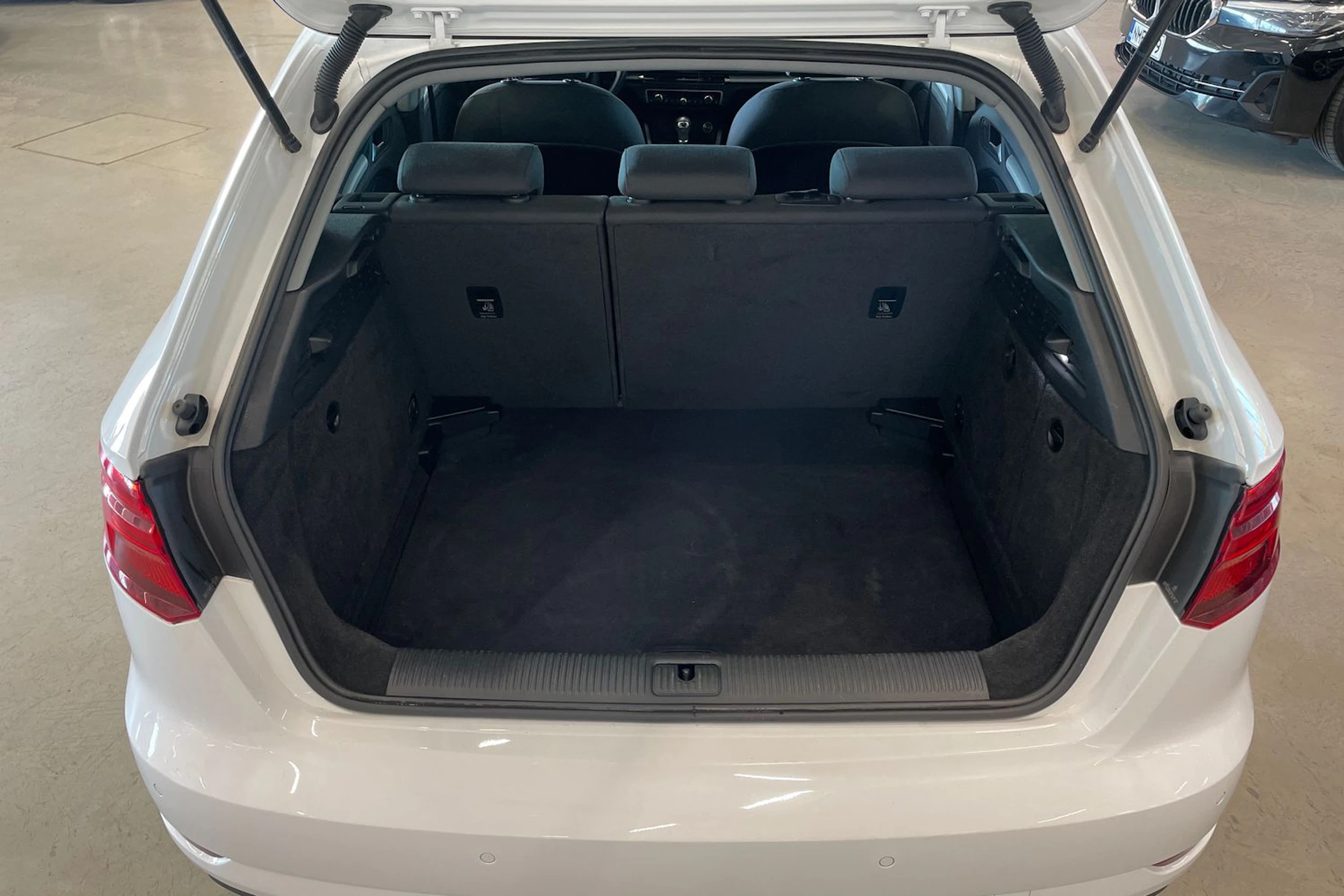 valkoinen Audi A3 2016 kuva 26.