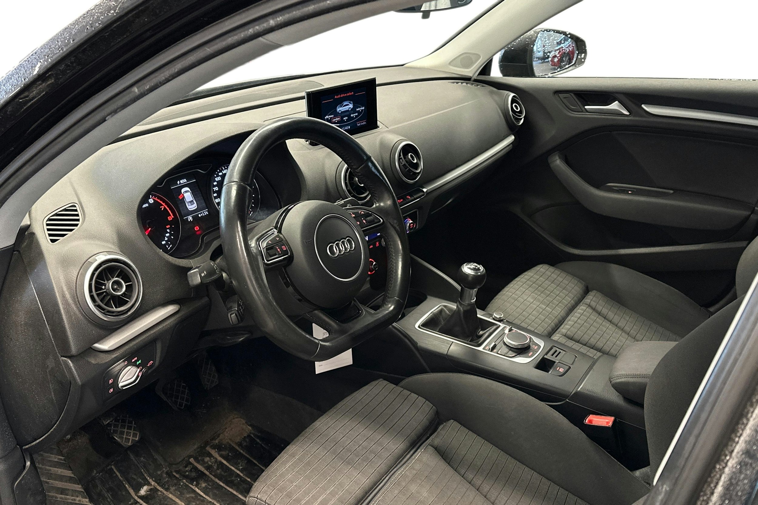 musta Audi A3 2016 kuva 3.