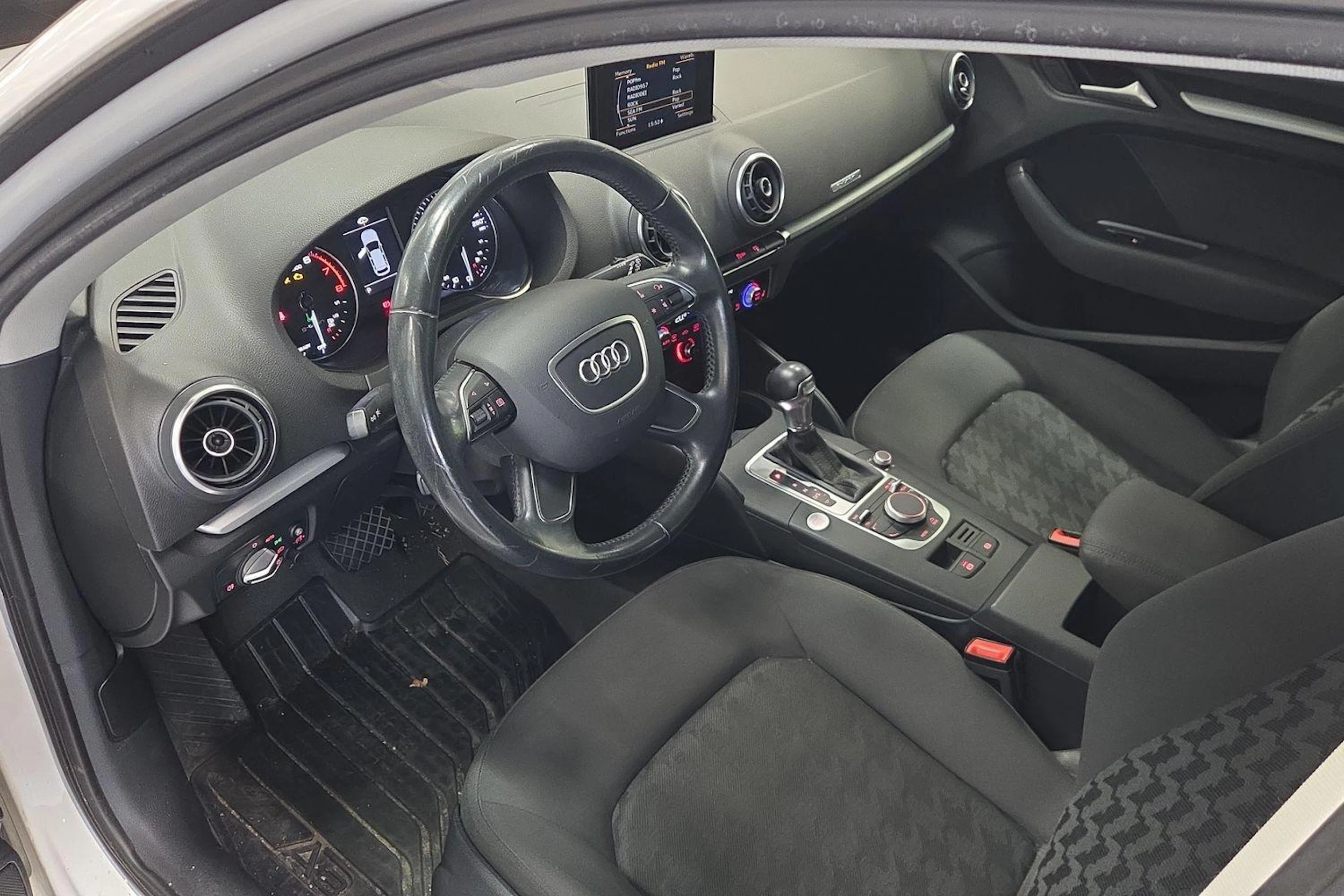 valkoinen Audi A3 2016 kuva 3.