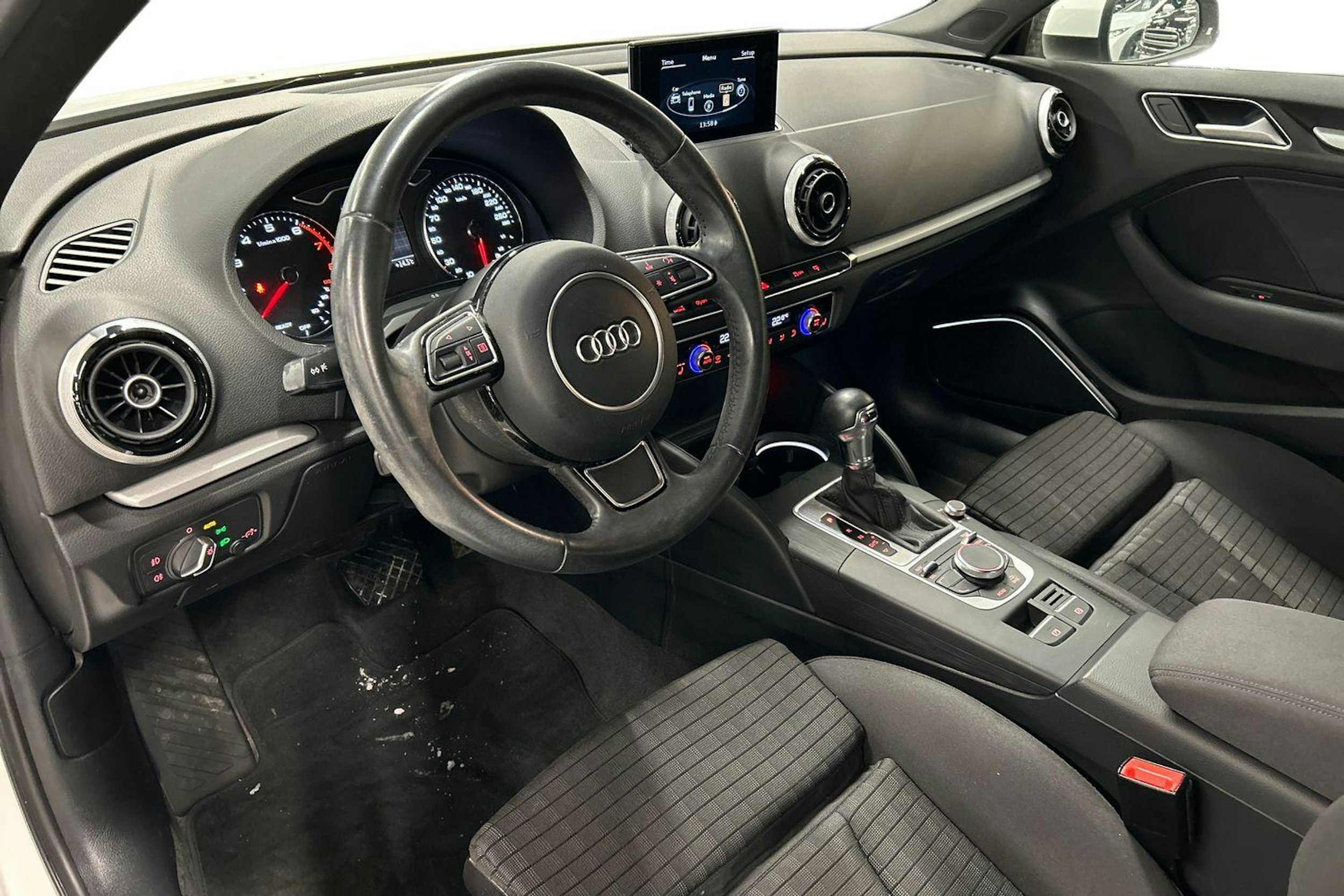 valkoinen Audi A3 2016 kuva 3.