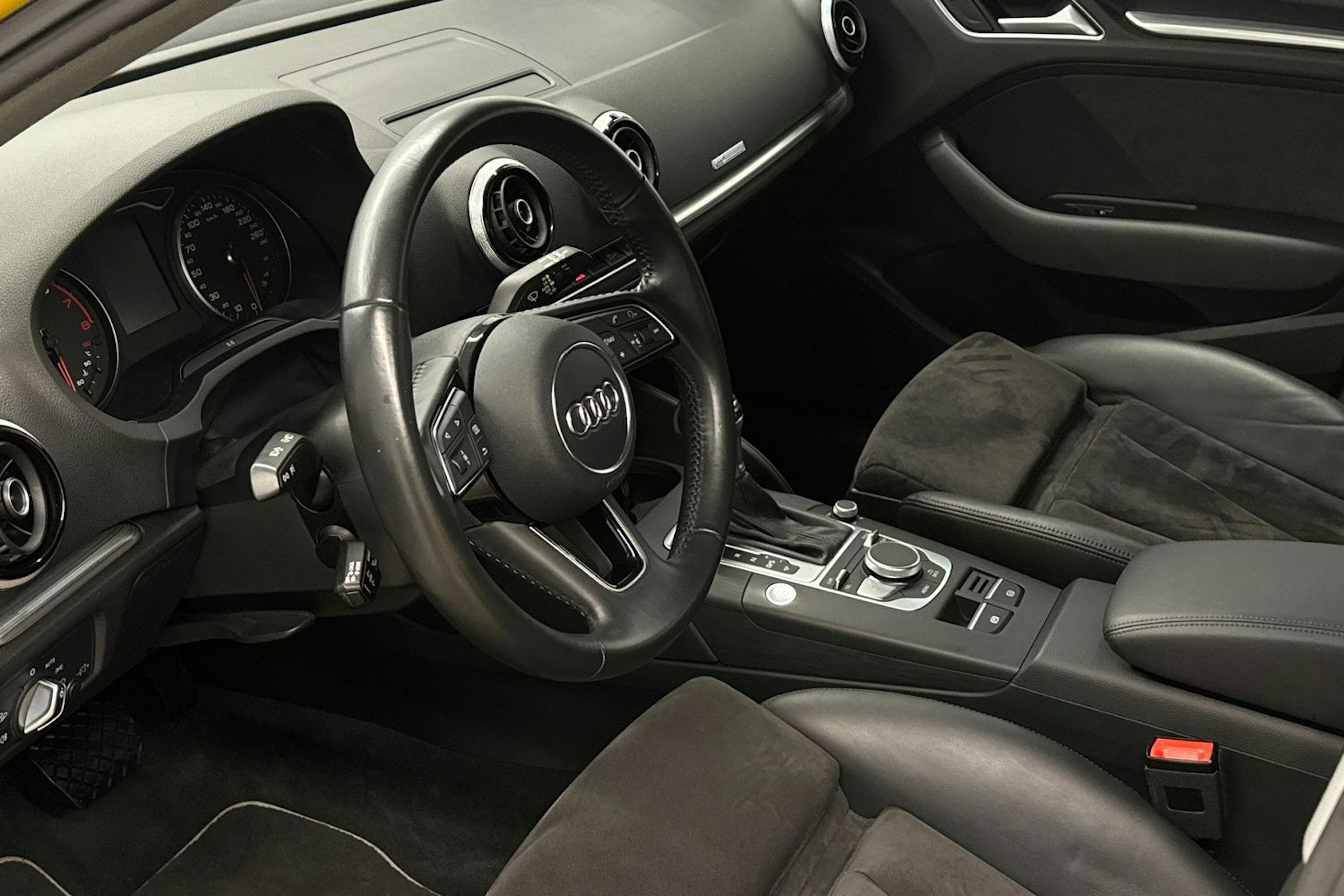 keltainen Audi A3 2016 kuva 7.