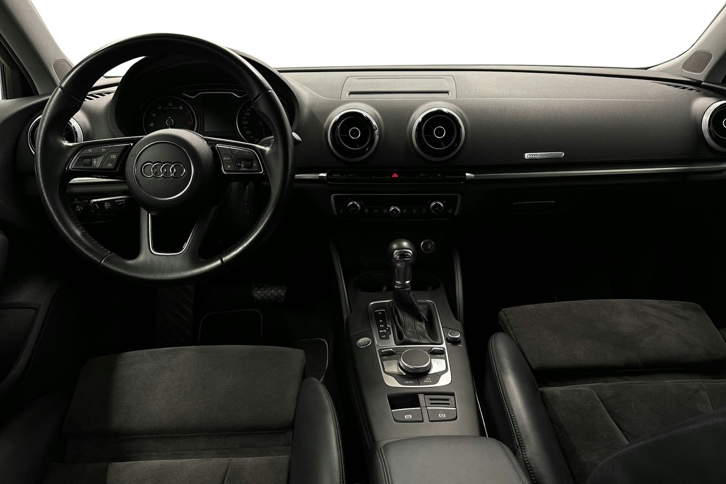 keltainen Audi A3 2016 kuva 9.