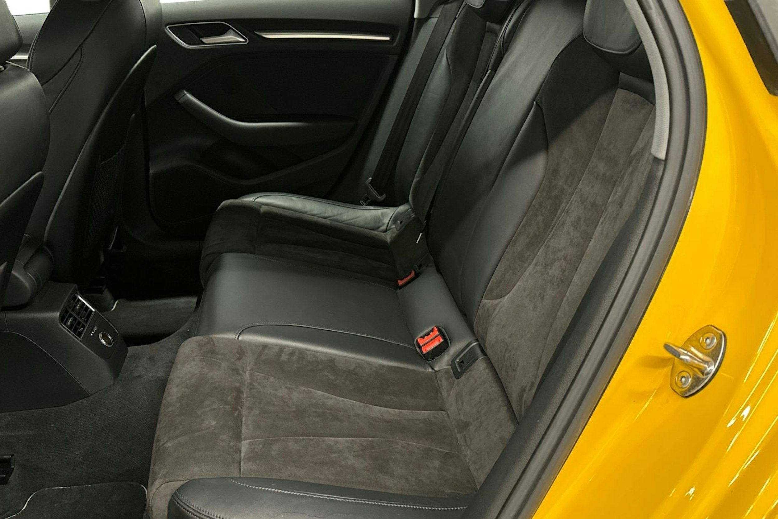 keltainen Audi A3 2016 kuva 10.