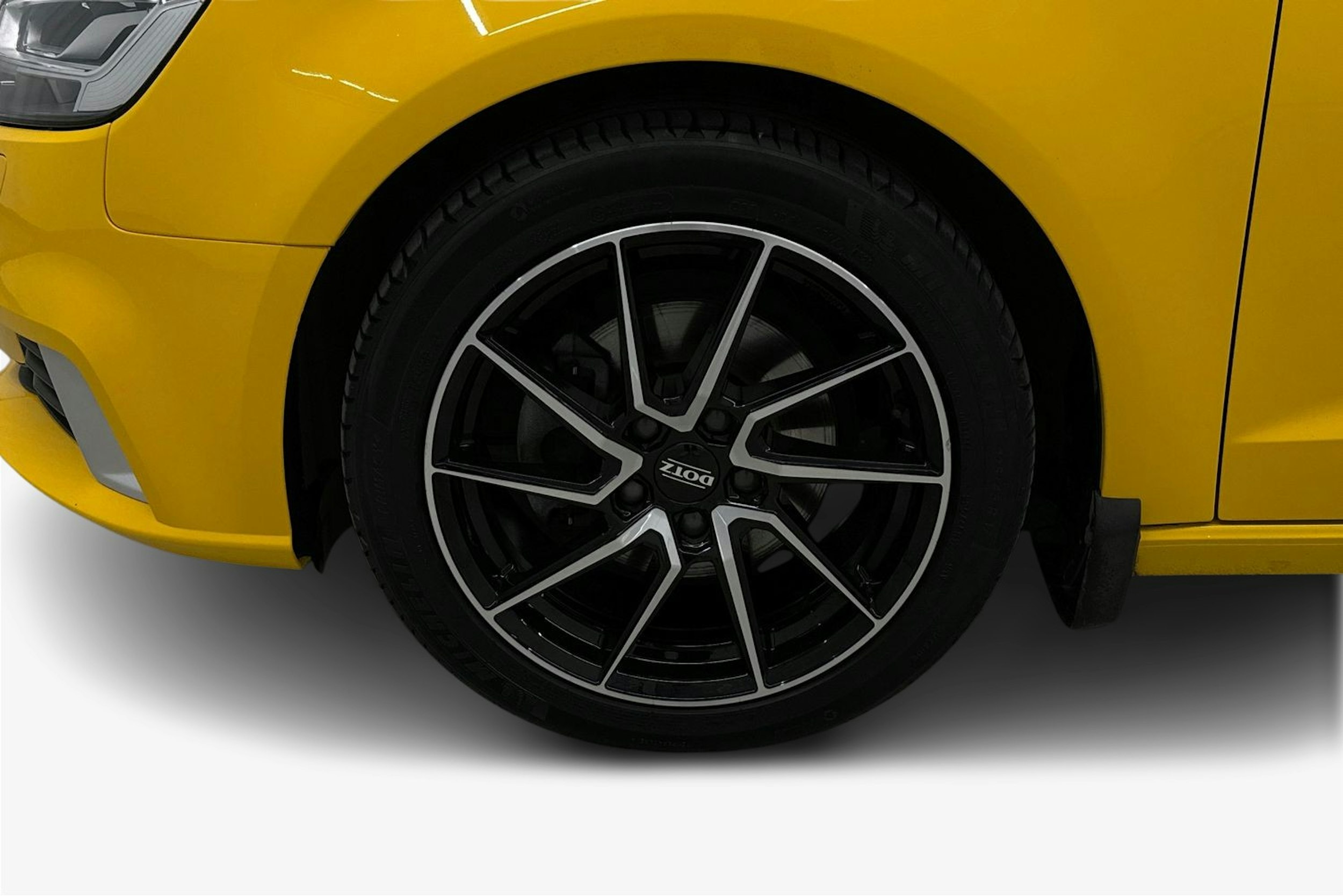 keltainen Audi A3 2016 kuva 11.