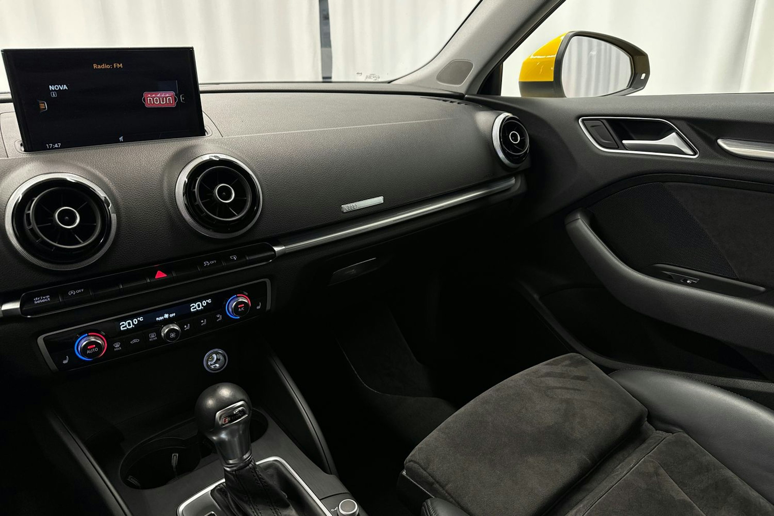 keltainen Audi A3 2016 kuva 16.